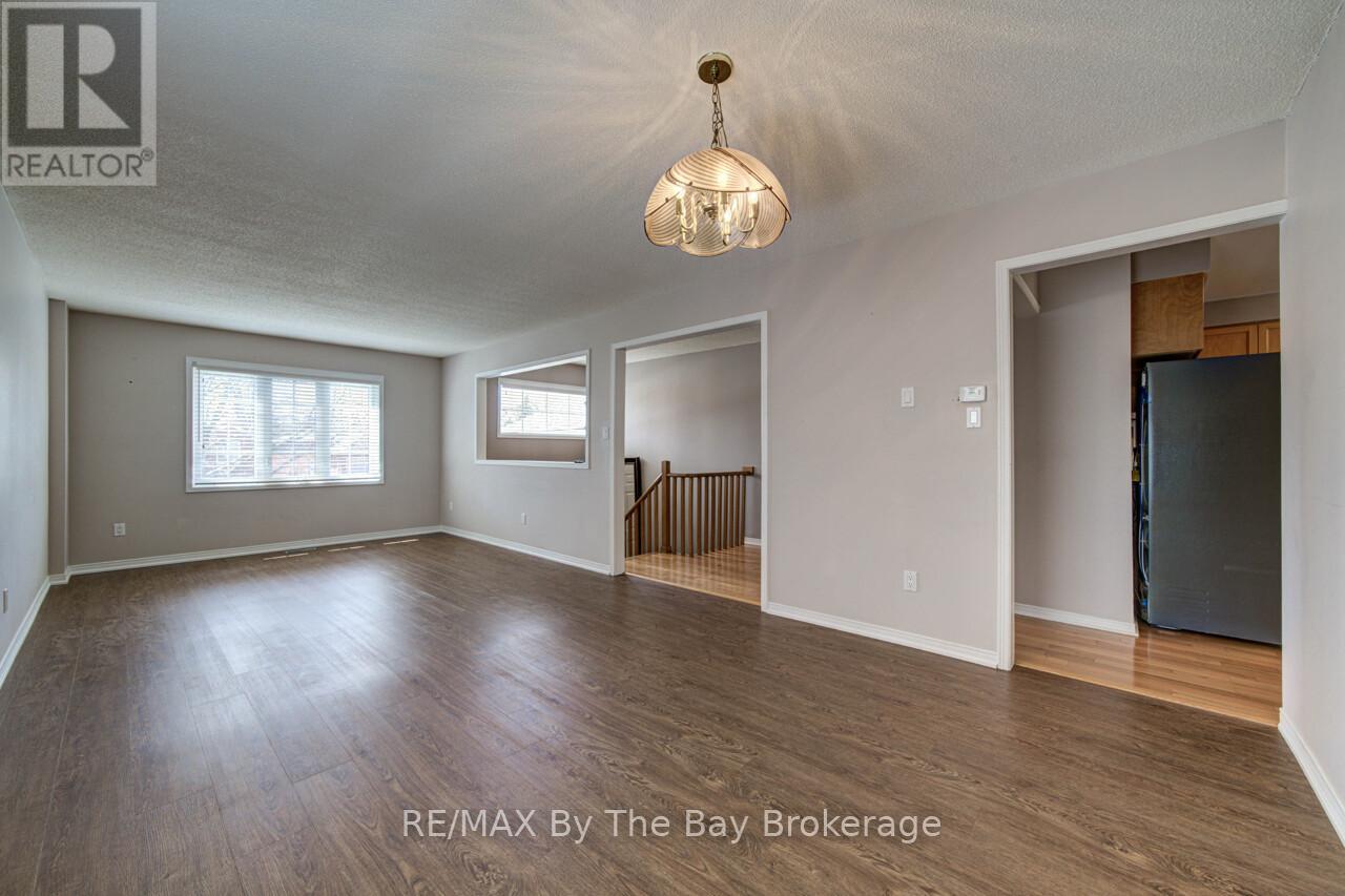 3 Evergreen Crescent, Wasaga Beach, Ontario  L9Z 1B6 - Photo 9 - S13021870