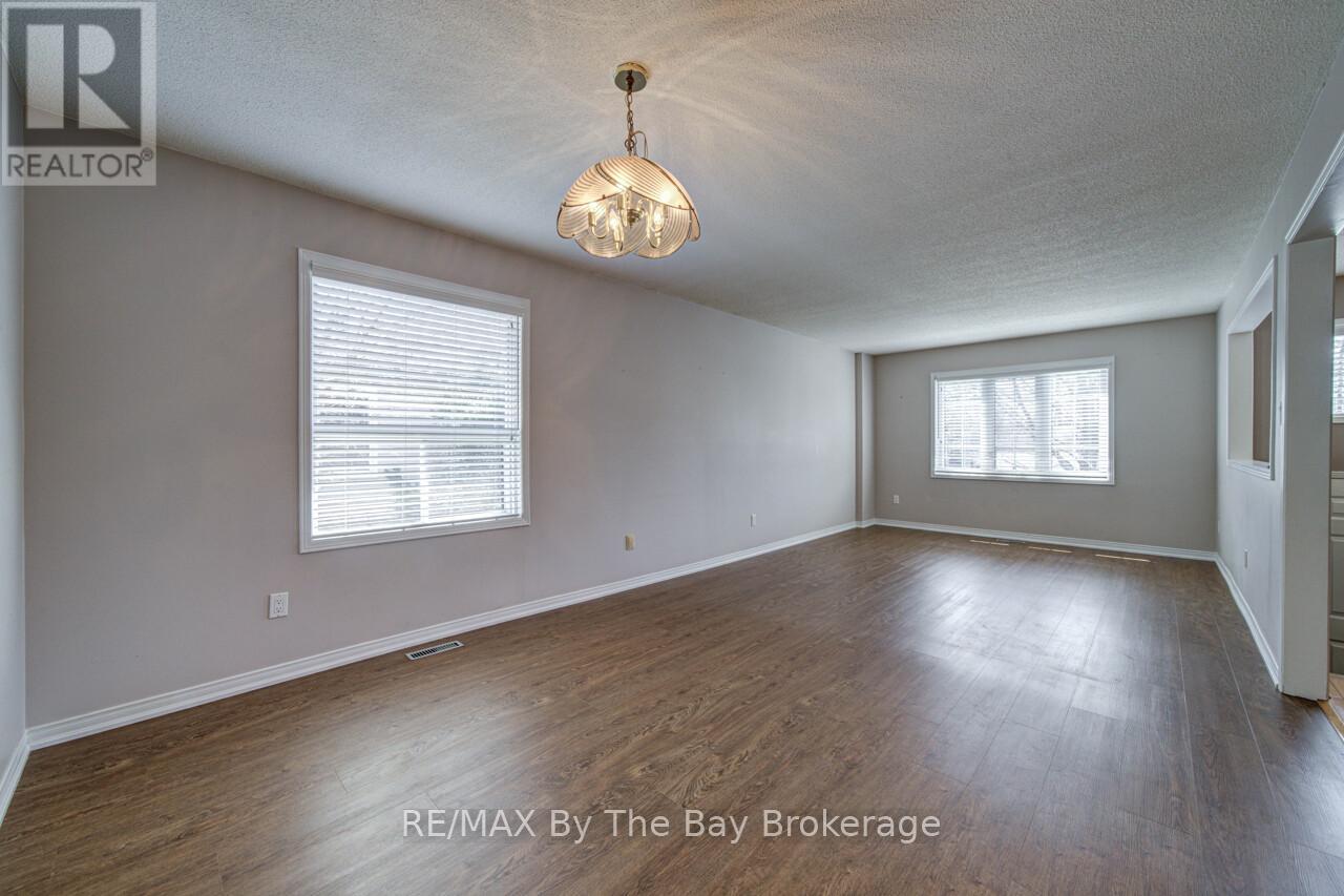 3 Evergreen Crescent, Wasaga Beach, Ontario  L9Z 1B6 - Photo 8 - S13021870