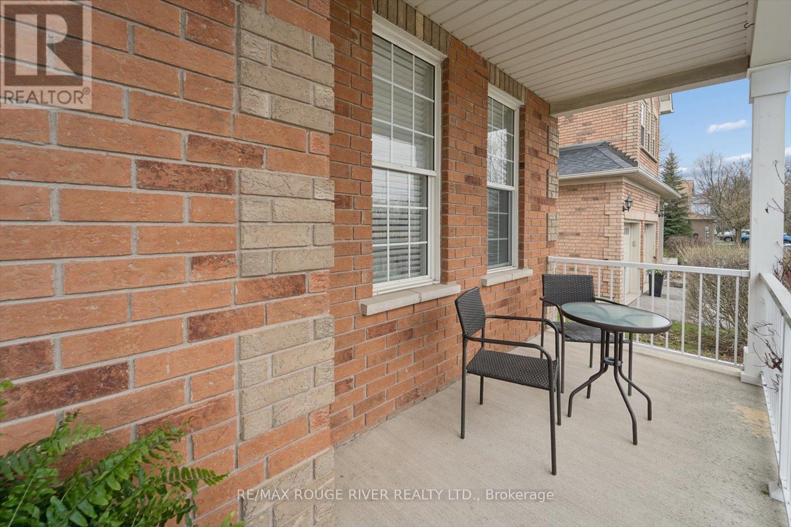 58 Knox Crescent, Whitby, Ontario  L1M 1C9 - Photo 4 - E13028786