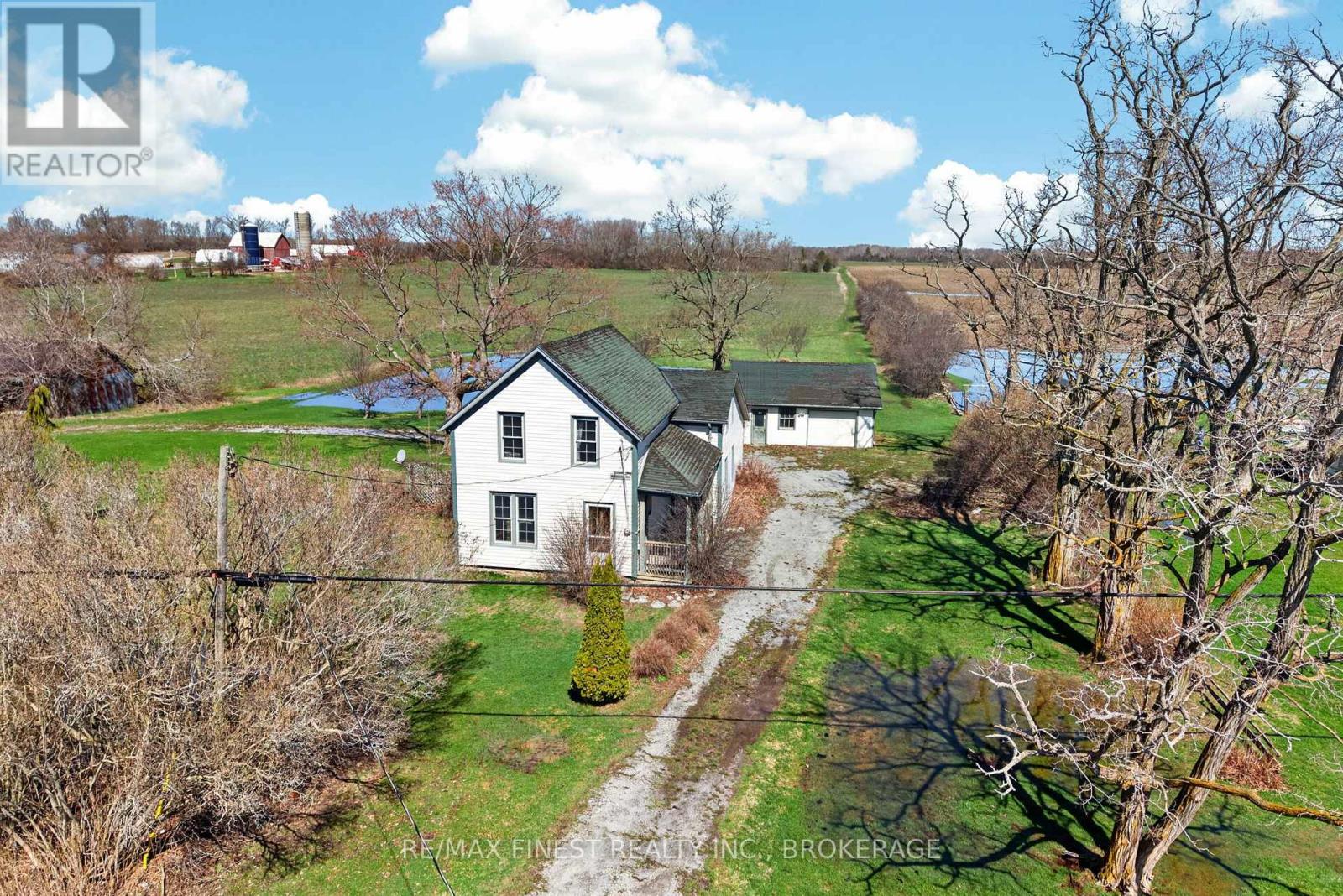 17020 LOYALIST PARKWAY, Prince Edward County, Ontario