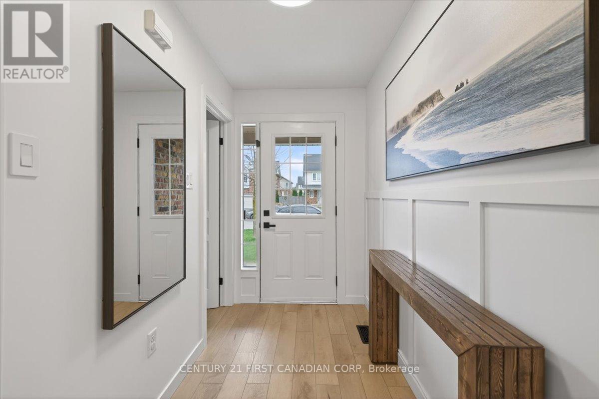 932 Silverfox Crescent, London North, Ontario  N6G 5B6 - Photo 3 - X13028680