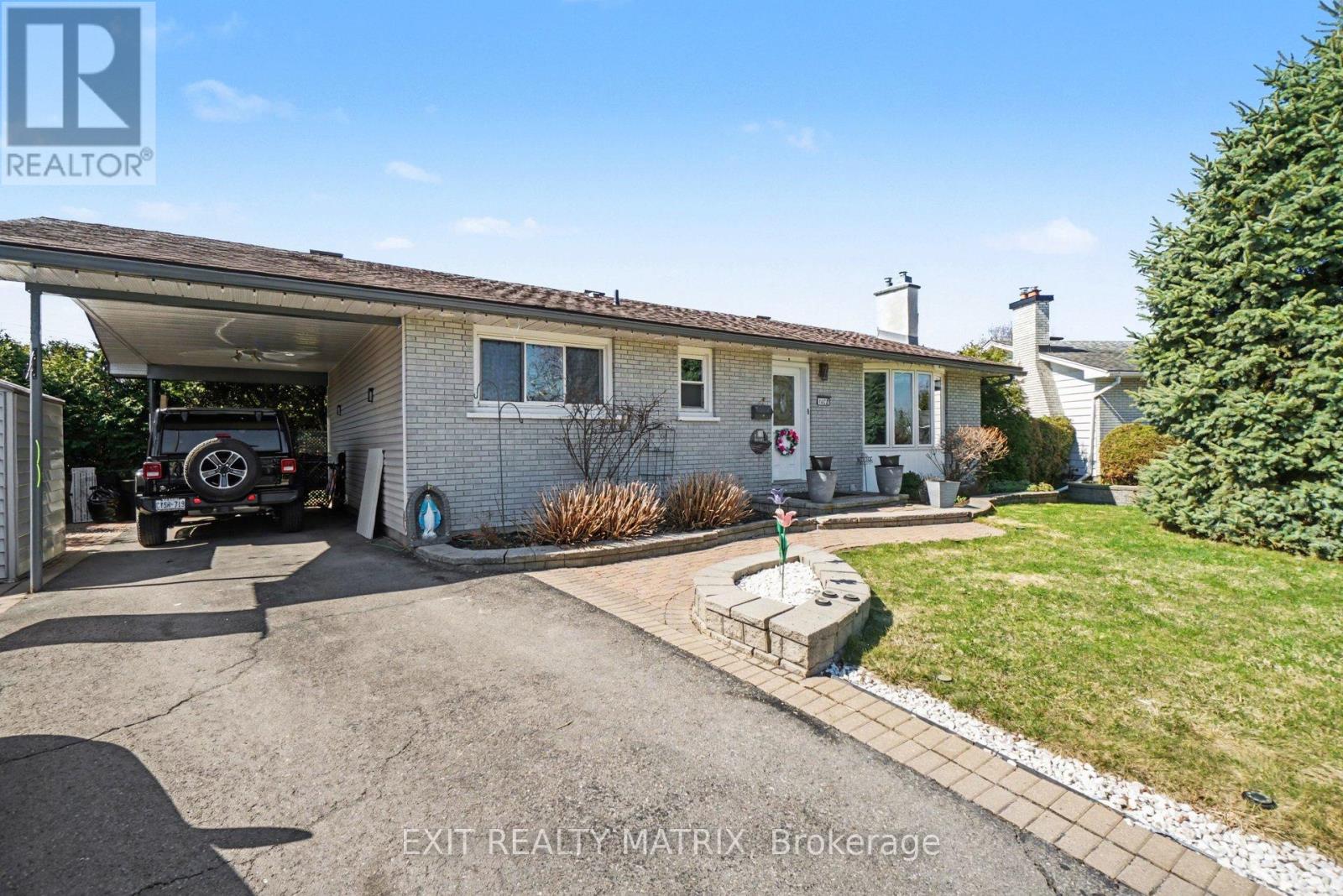 1402 Jamison Avenue, Ottawa, Ontario  K1E 1J5 - Photo 3 - X13028724