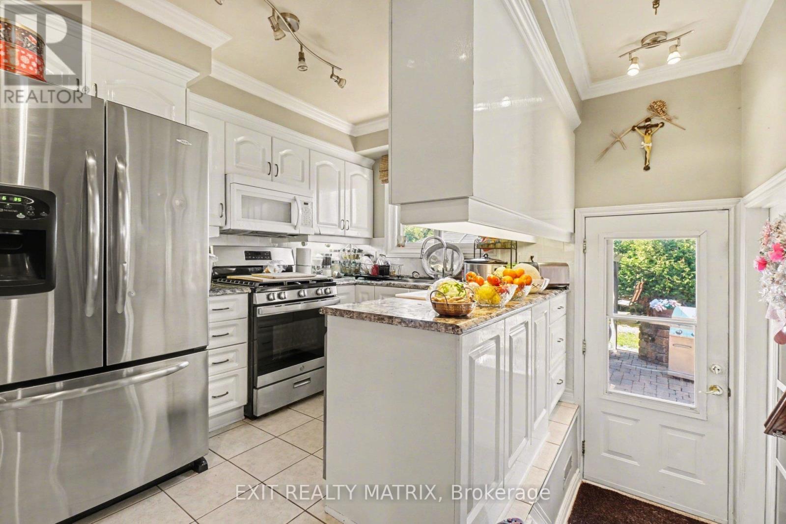 1402 Jamison Avenue, Ottawa, Ontario  K1E 1J5 - Photo 8 - X13028724