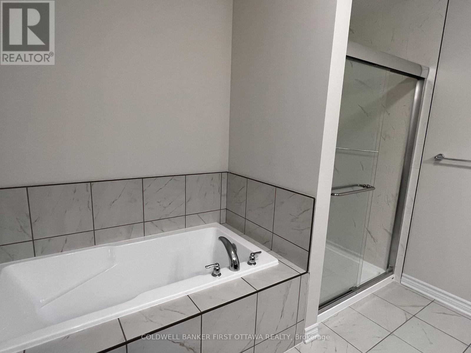 17 Atop Lane, Ottawa, Ontario  K1X 0H2 - Photo 16 - X13028746