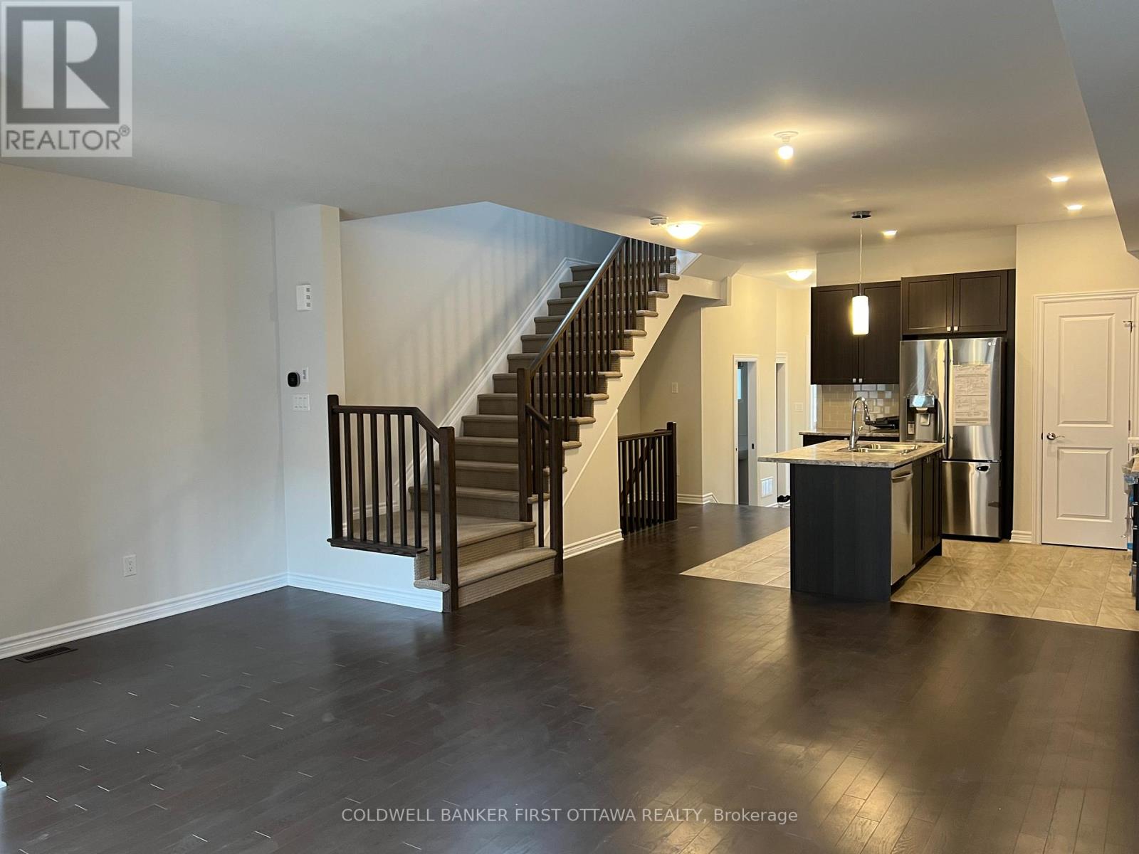 17 Atop Lane, Ottawa, Ontario  K1X 0H2 - Photo 4 - X13028746