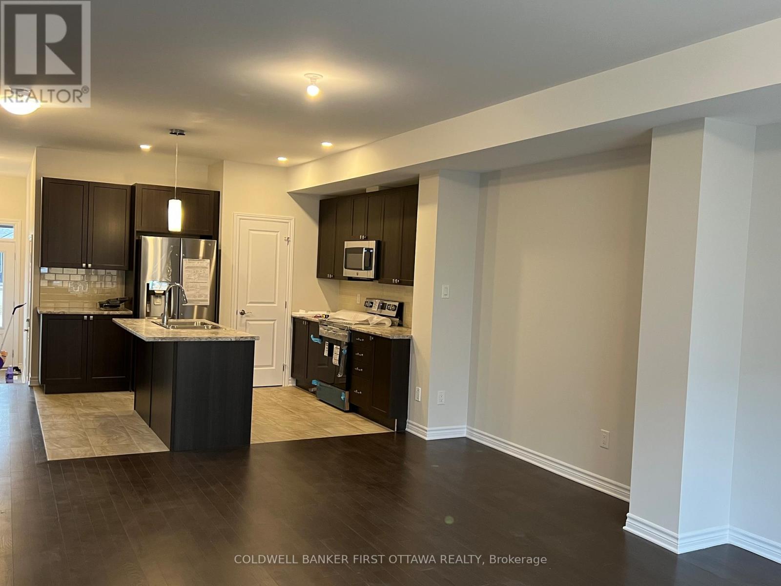 17 Atop Lane, Ottawa, Ontario  K1X 0H2 - Photo 6 - X13028746