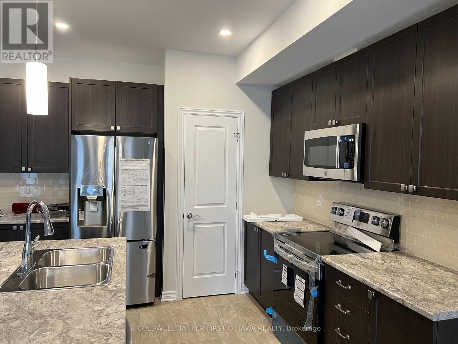 17 Atop Lane, Ottawa, Ontario  K1X 0H2 - Photo 9 - X13028746