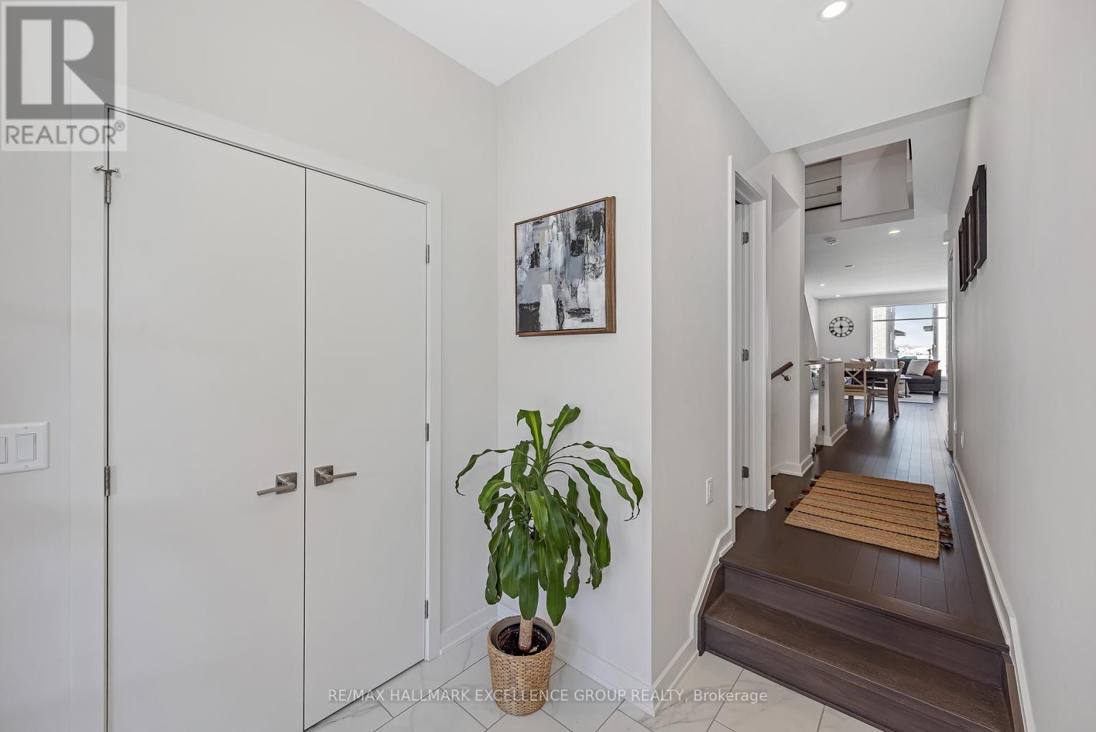 677 Honeydew Street, Ottawa, Ontario  K1X 0K5 - Photo 2 - X13028814