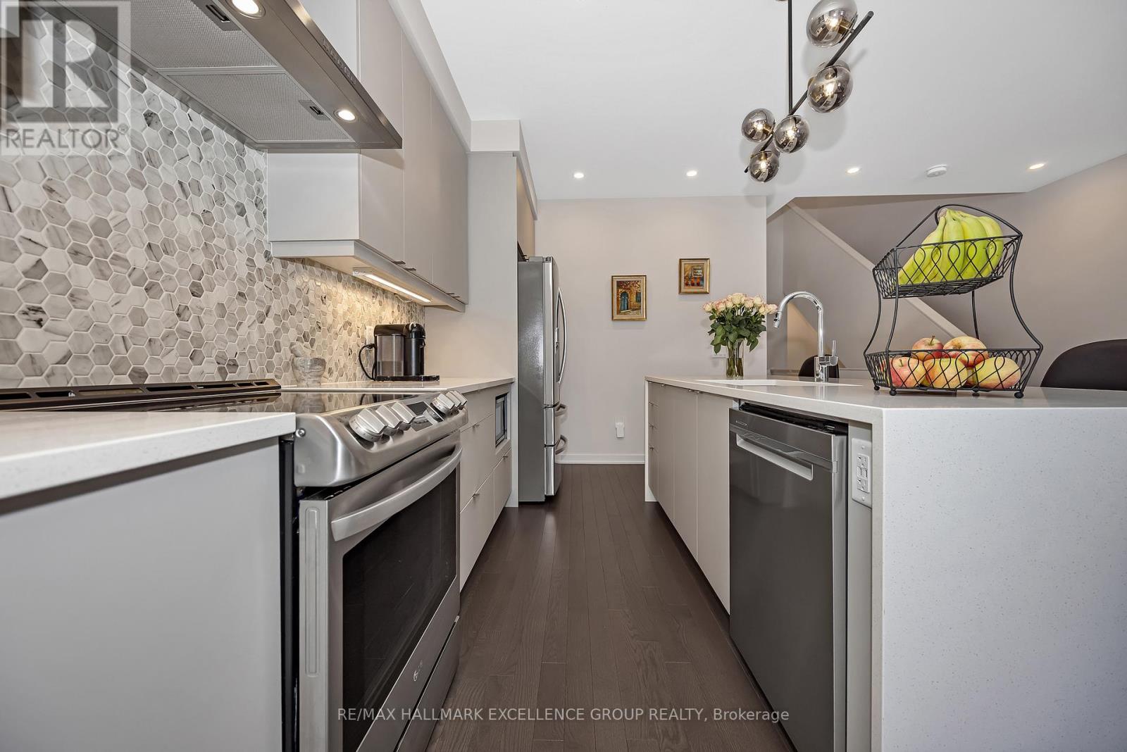 677 Honeydew Street, Ottawa, Ontario  K1X 0K5 - Photo 6 - X13028814