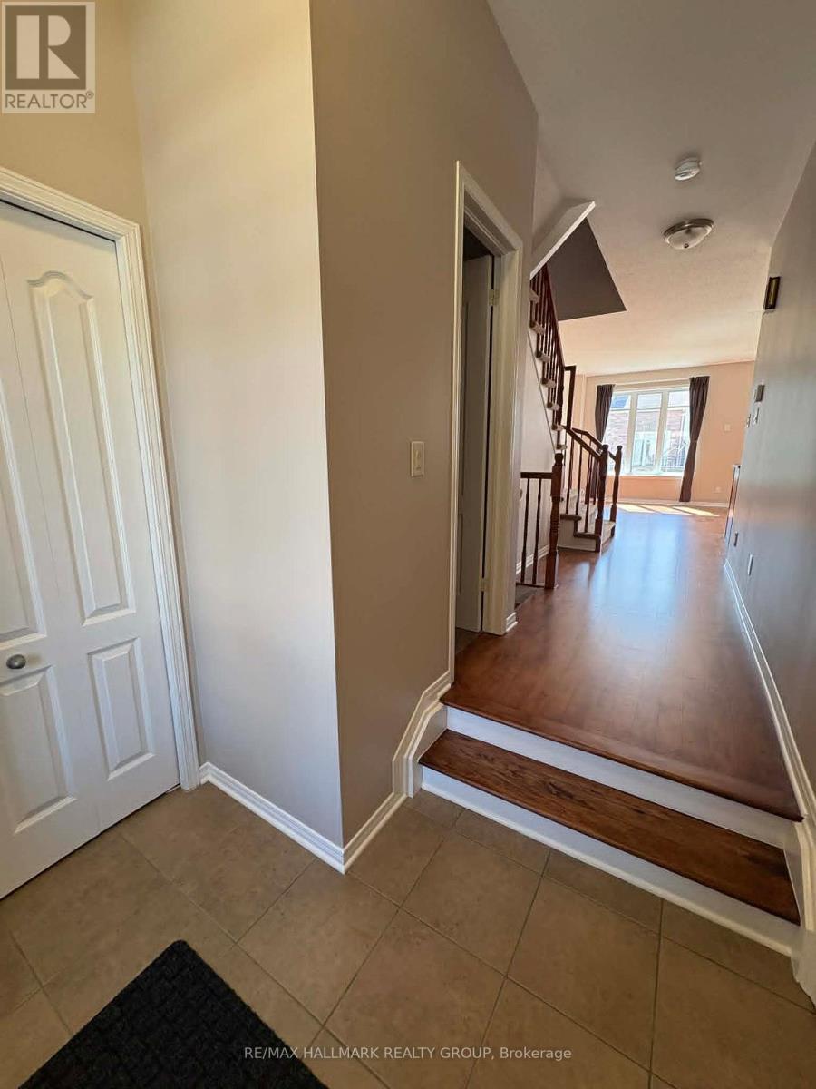 756 Nakina Way, Ottawa, Ontario  K1V 2J1 - Photo 4 - X13028818