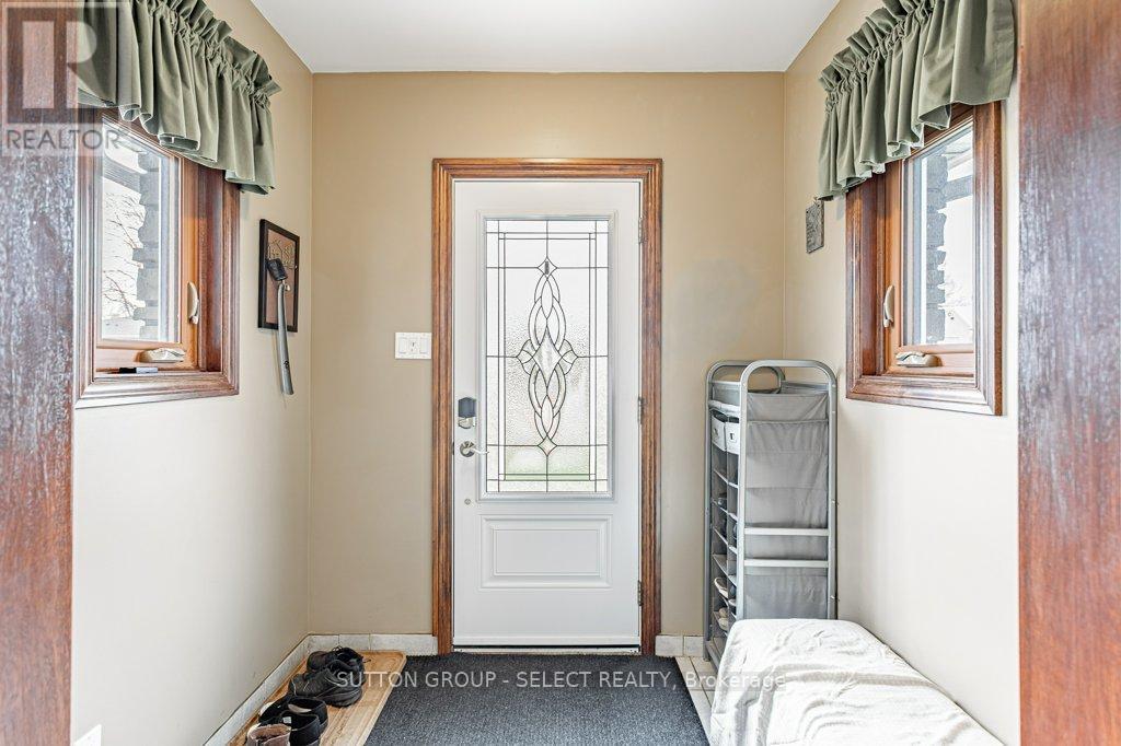 1054 Chippewa Drive, London East, Ontario  N5V 2T7 - Photo 3 - X13026742