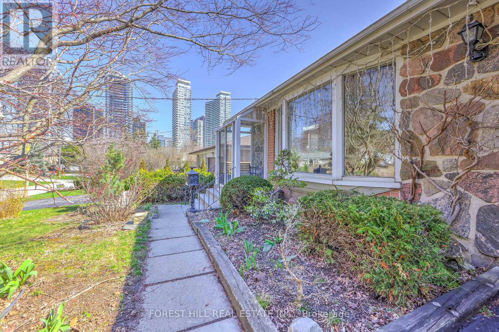 63 Hopperton Drive, Toronto, Ontario  M2L 2S7 - Photo 2 - C13028768
