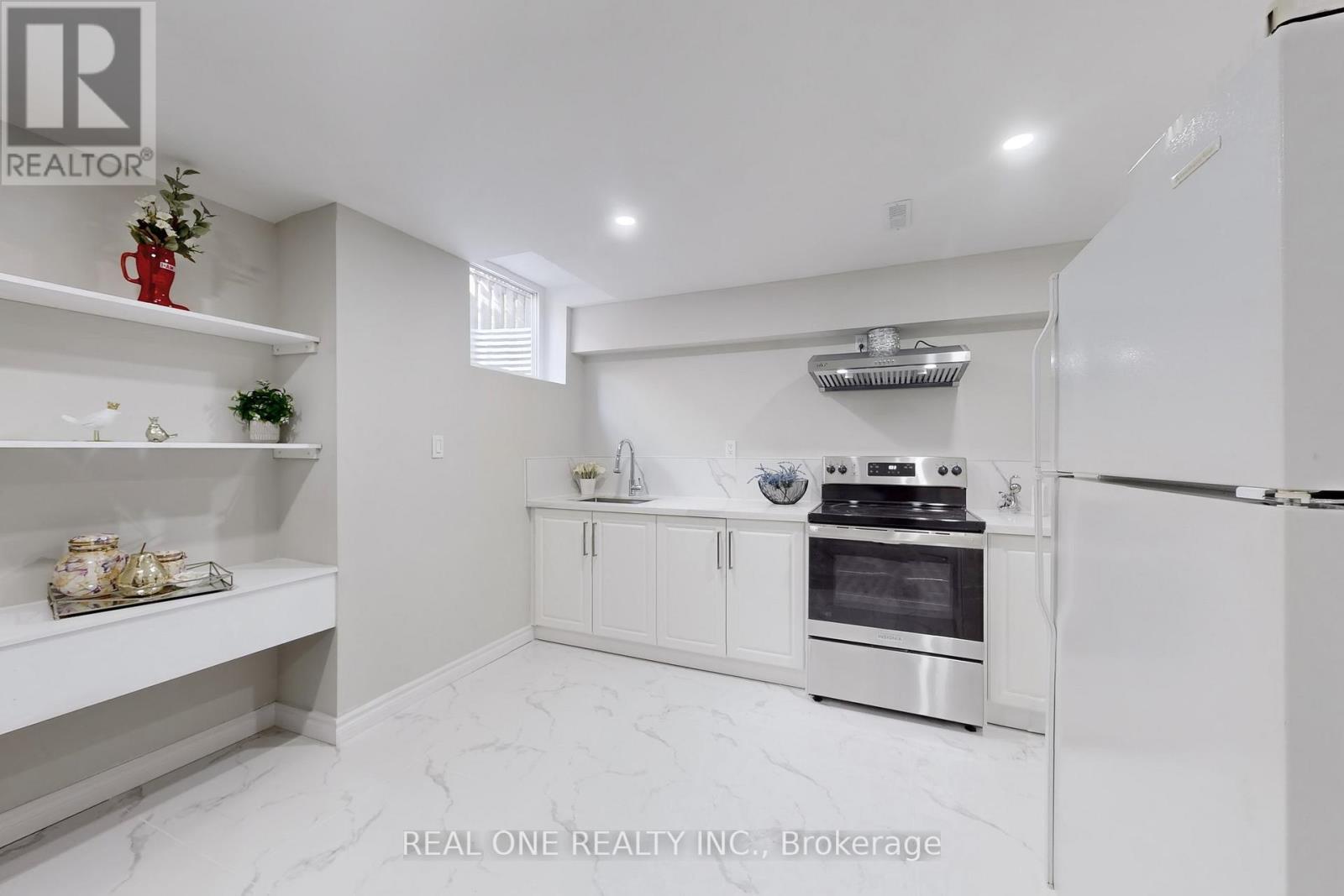 27 Gladiola Court E, Whitby, Ontario  L1R 1N8 - Photo 3 - E13028704