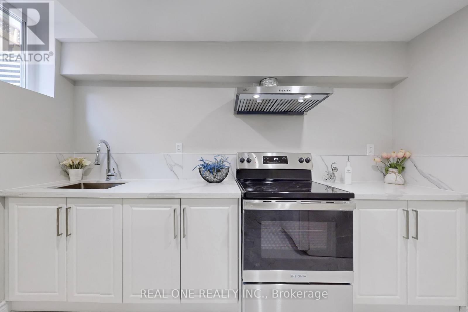 27 Gladiola Court E, Whitby, Ontario  L1R 1N8 - Photo 4 - E13028704