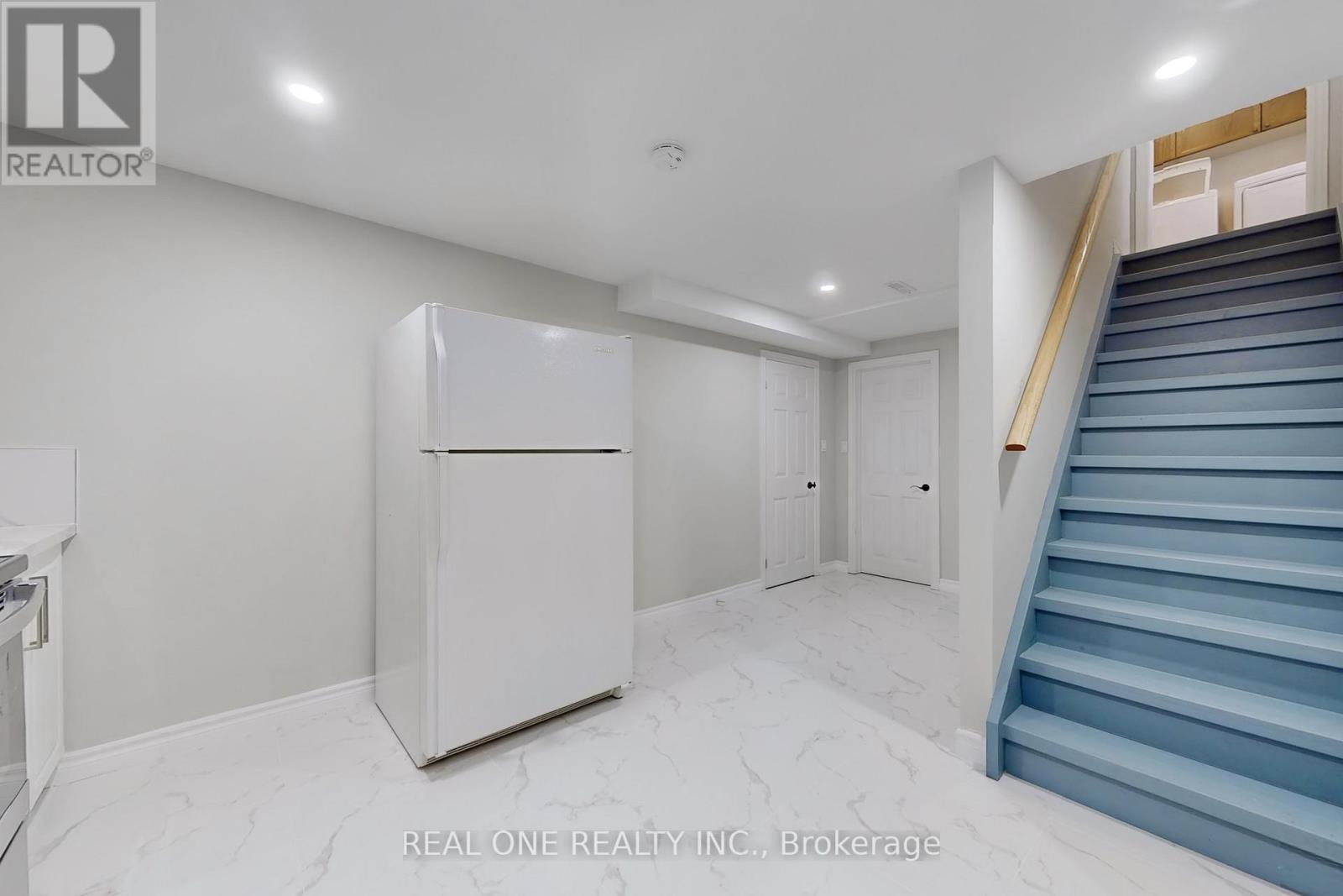 27 Gladiola Court E, Whitby, Ontario  L1R 1N8 - Photo 5 - E13028704