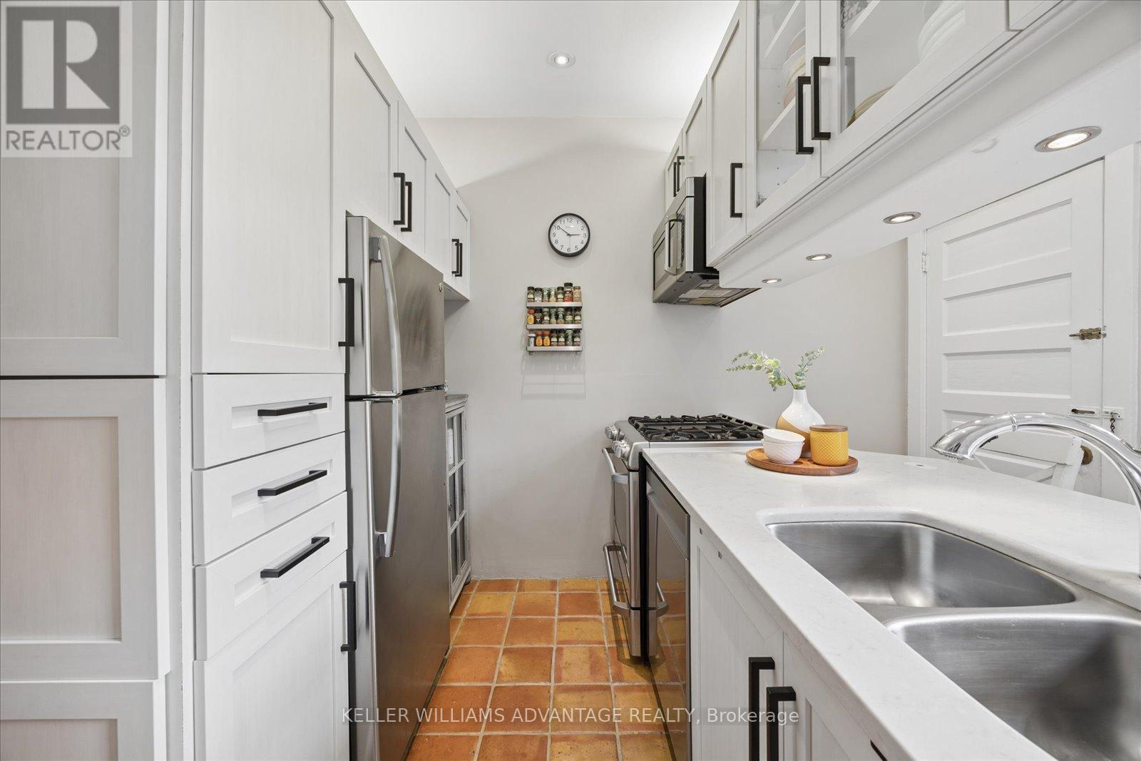 274 Waverley Road, Toronto, Ontario  M4L 3T6 - Photo 14 - E13028796