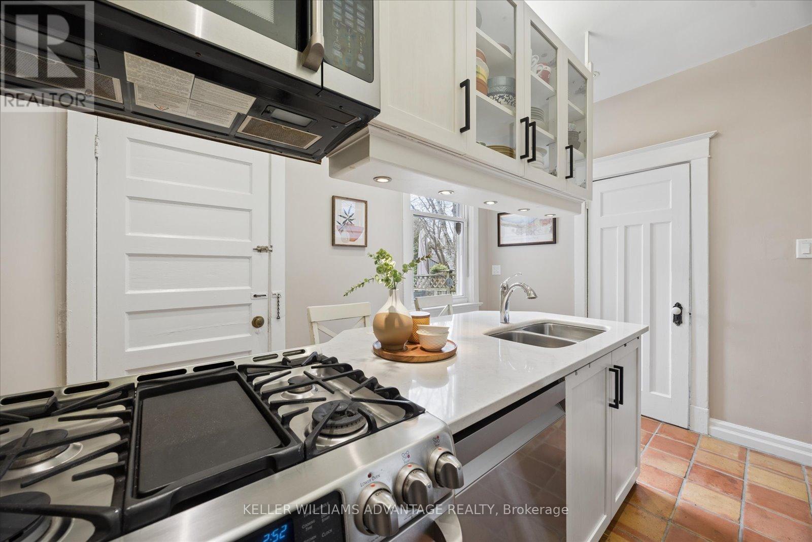 274 Waverley Road, Toronto, Ontario  M4L 3T6 - Photo 15 - E13028796