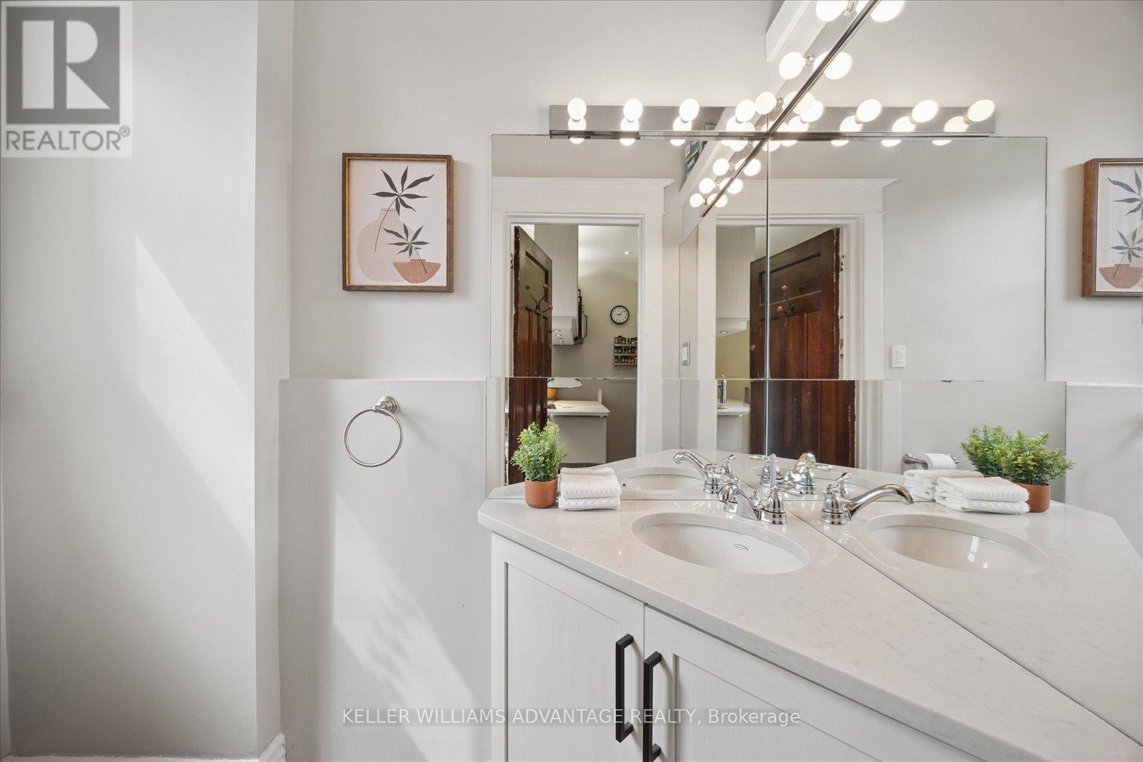 274 Waverley Road, Toronto, Ontario  M4L 3T6 - Photo 18 - E13028796