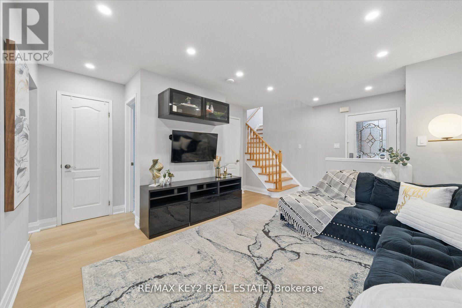 1652 Autumn Crescent, Pickering, Ontario  L1V 6X6 - Photo 5 - E13028802