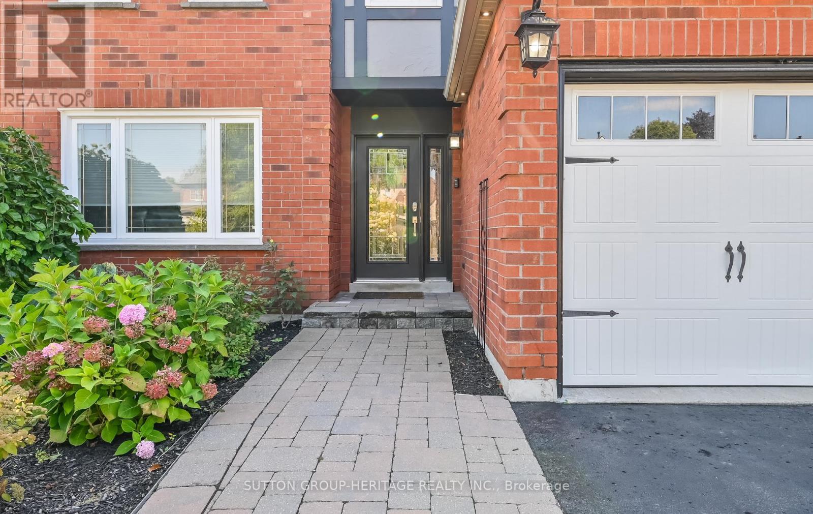 537 Charnwood Court, Pickering, Ontario  L1V 4Y5 - Photo 2 - E13028810