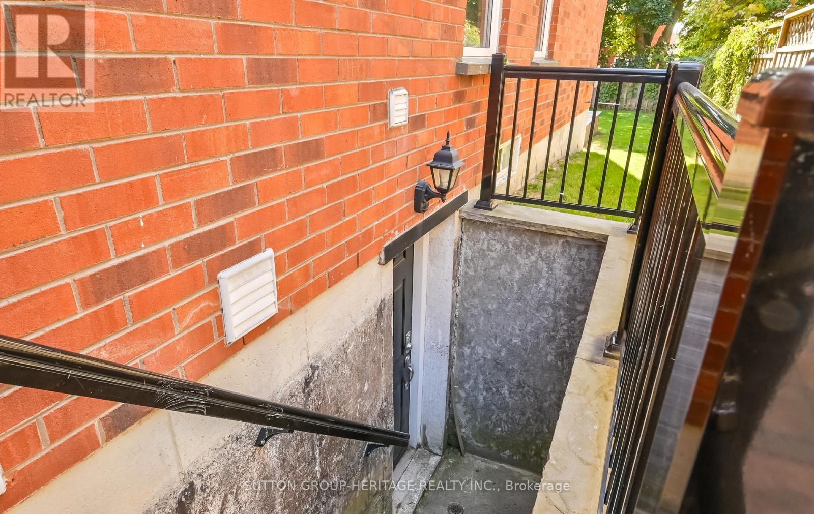 537 Charnwood Court, Pickering, Ontario  L1V 4Y5 - Photo 39 - E13028810