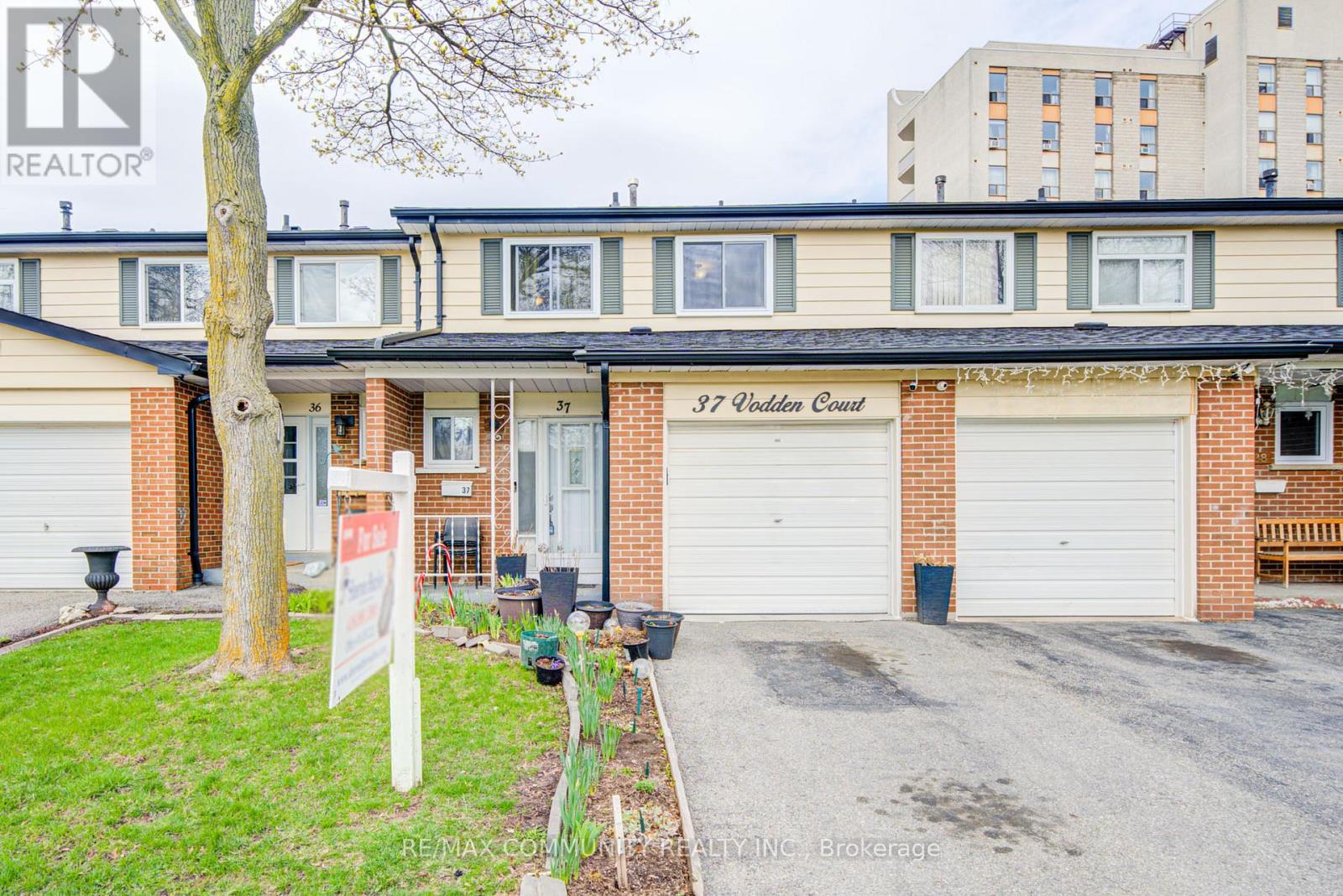 37 VODDEN COURT, Brampton, Ontario