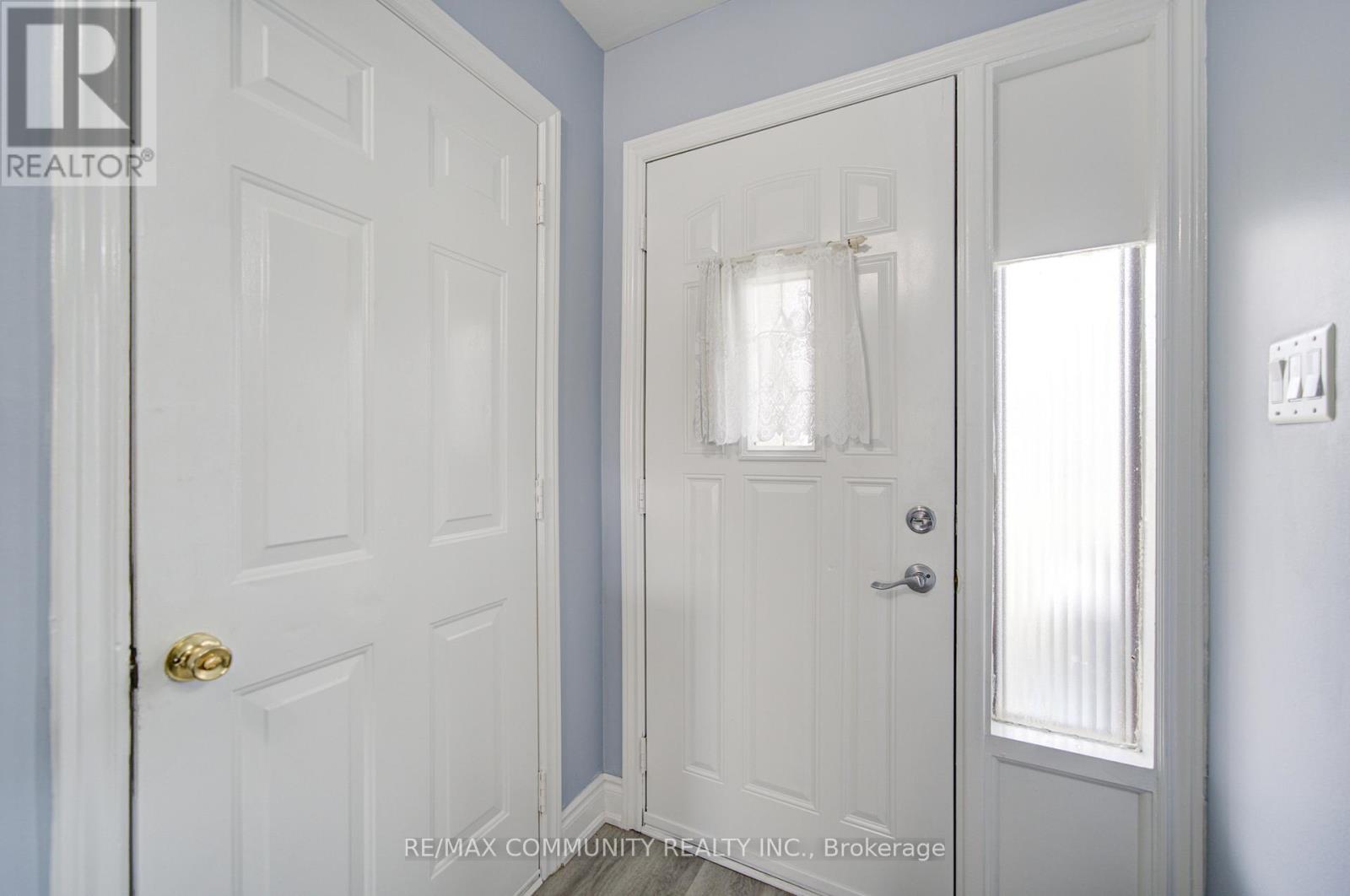 37 Vodden Court, Brampton, Ontario  L6V 2V7 - Photo 5 - W13019636