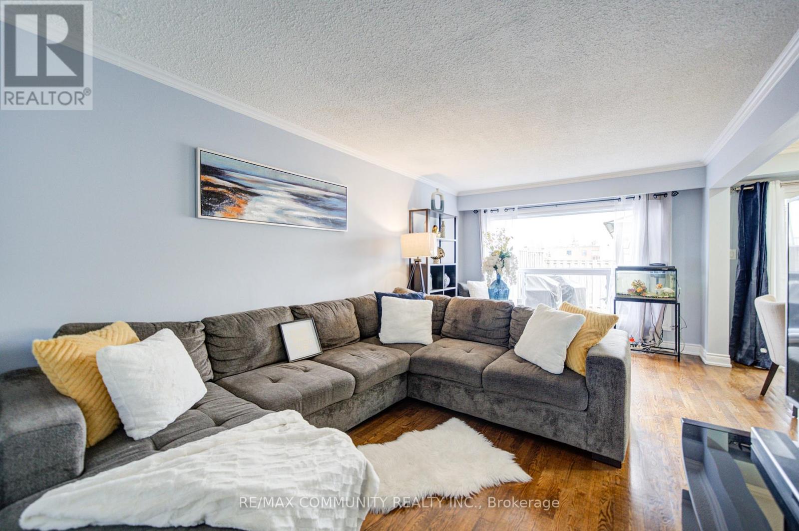 37 Vodden Court, Brampton, Ontario  L6V 2V7 - Photo 9 - W13019636