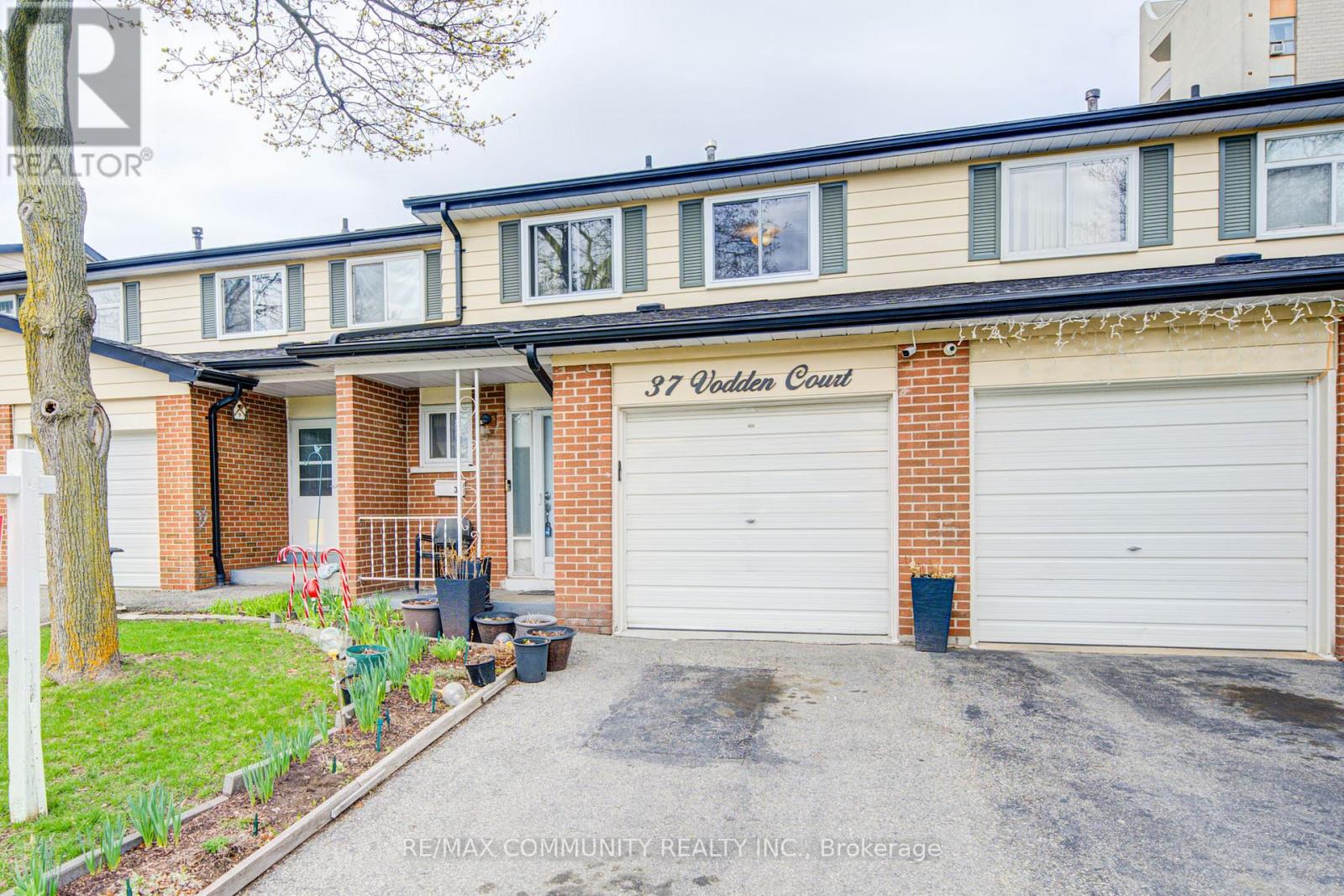 37 Vodden Court, Brampton, Ontario  L6V 2V7 - Photo 3 - W13019636