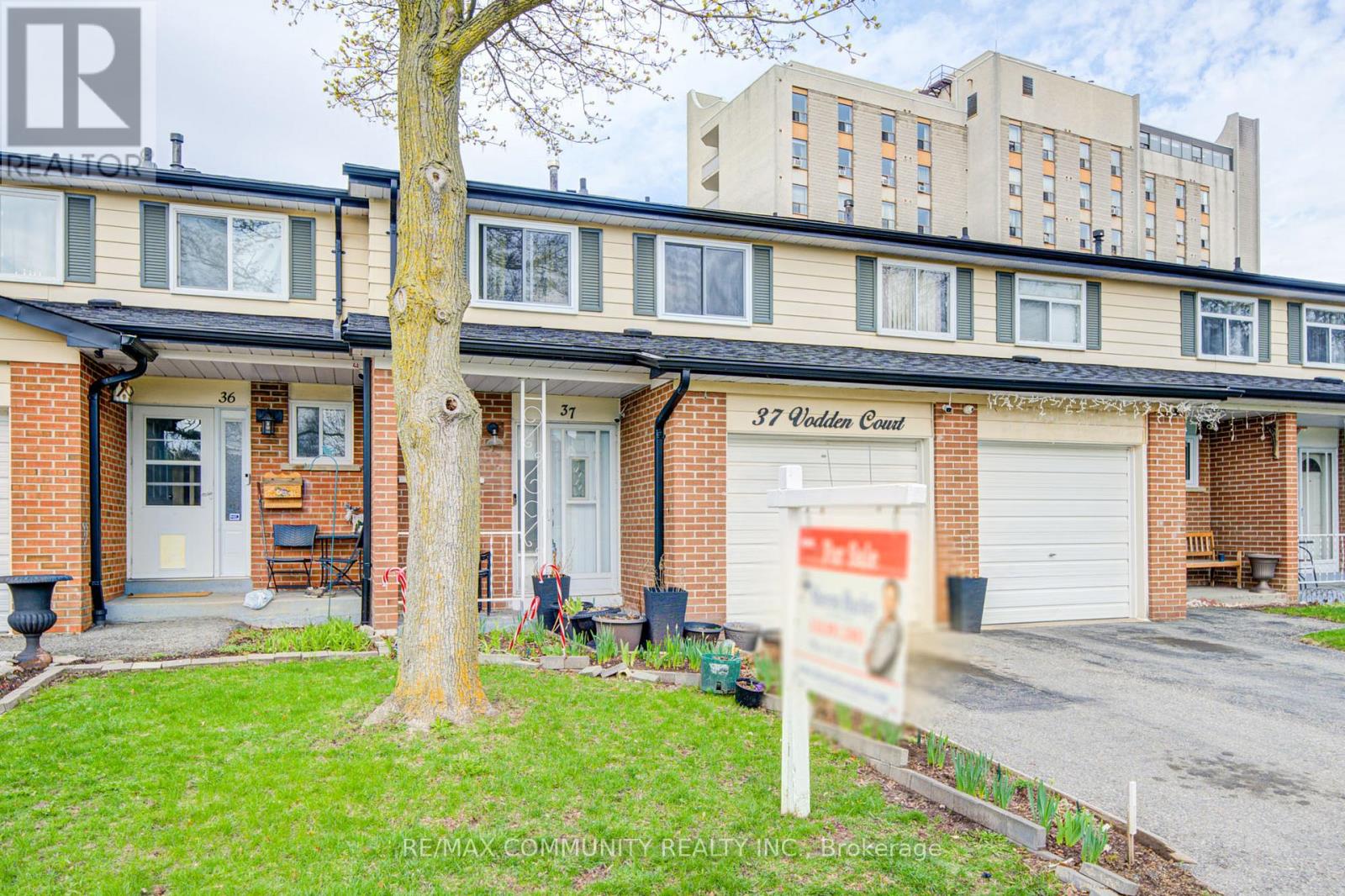 37 Vodden Court, Brampton, Ontario  L6V 2V7 - Photo 2 - W13019636