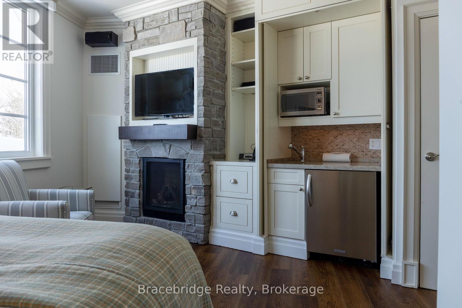 L205-B1 - 1869 Muskoka Rd 118 Highway W, Muskoka Lakes, Ontario  P1L 1W8 - Photo 5 - X13028772