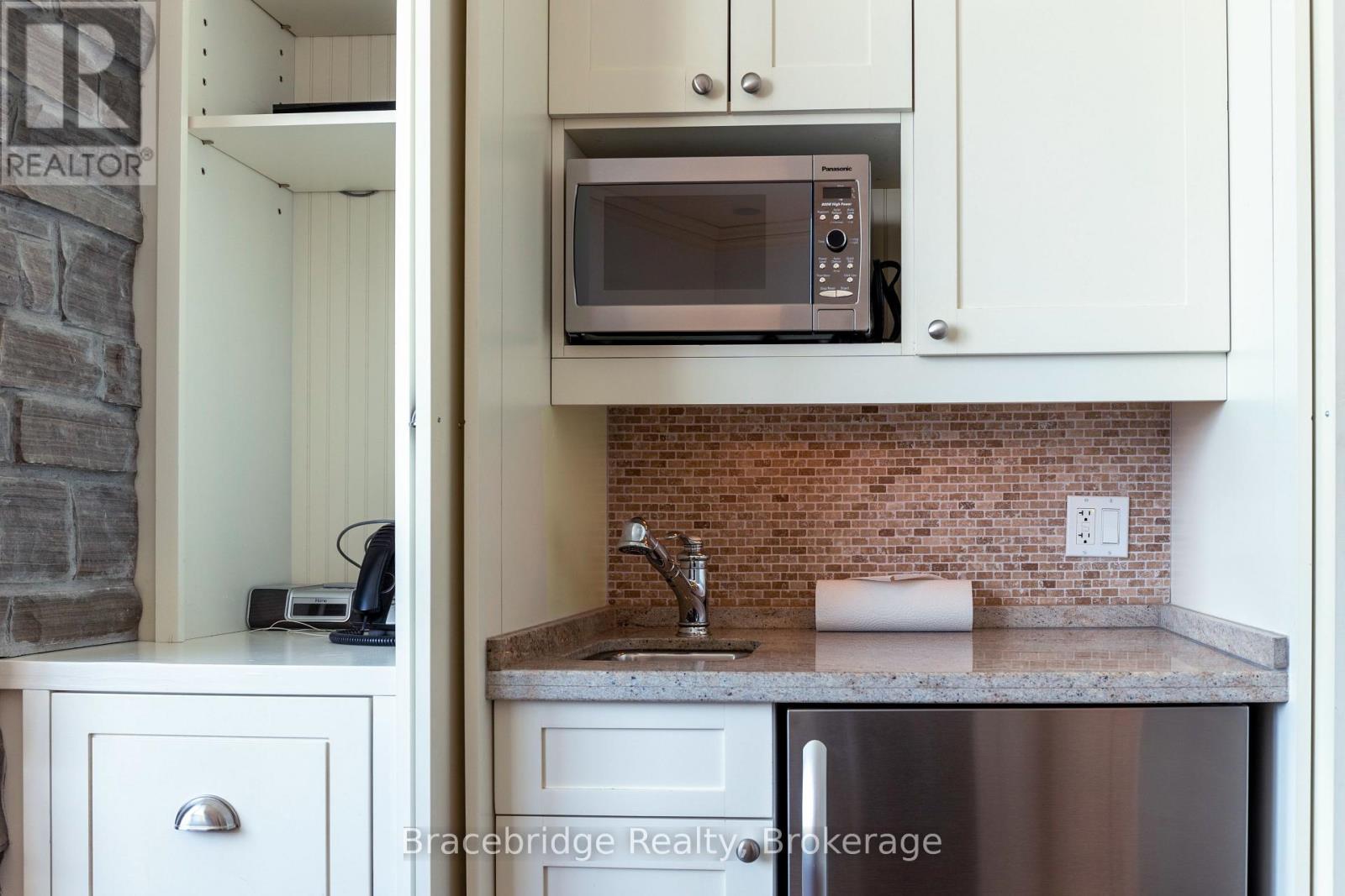 L205-B1 - 1869 Muskoka Rd 118 Highway W, Muskoka Lakes, Ontario  P1L 1W8 - Photo 6 - X13028772