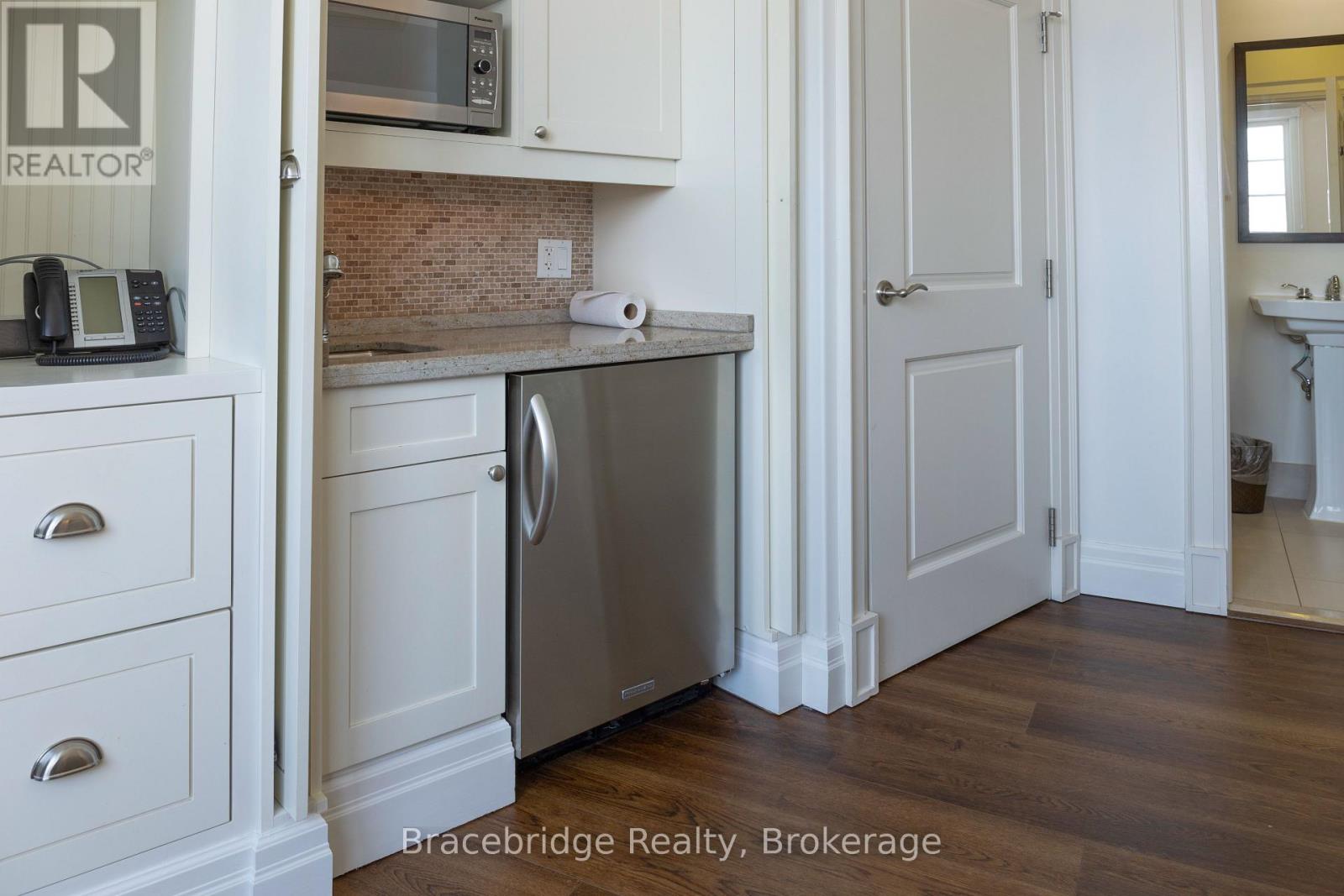 L205-B1 - 1869 Muskoka Rd 118 Highway W, Muskoka Lakes, Ontario  P1L 1W8 - Photo 8 - X13028772