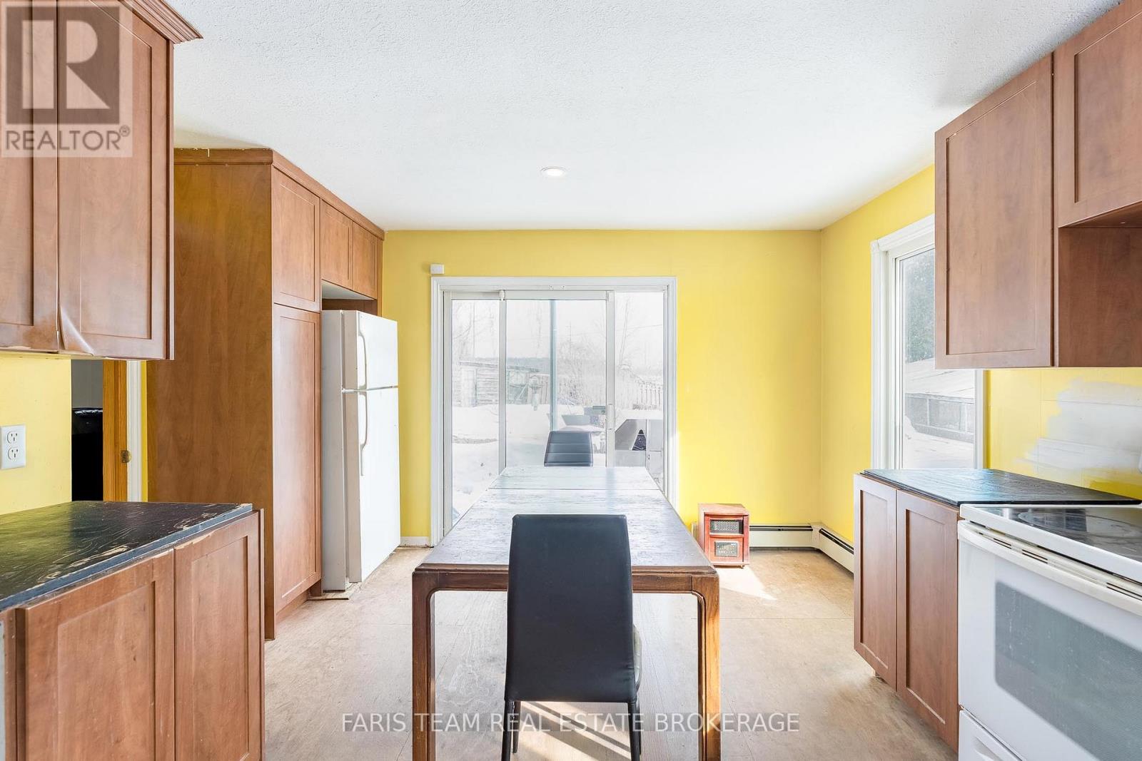 1008 Rainbow Valley Road W, Springwater, Ontario  L0L 2K0 - Photo 6 - S13028720