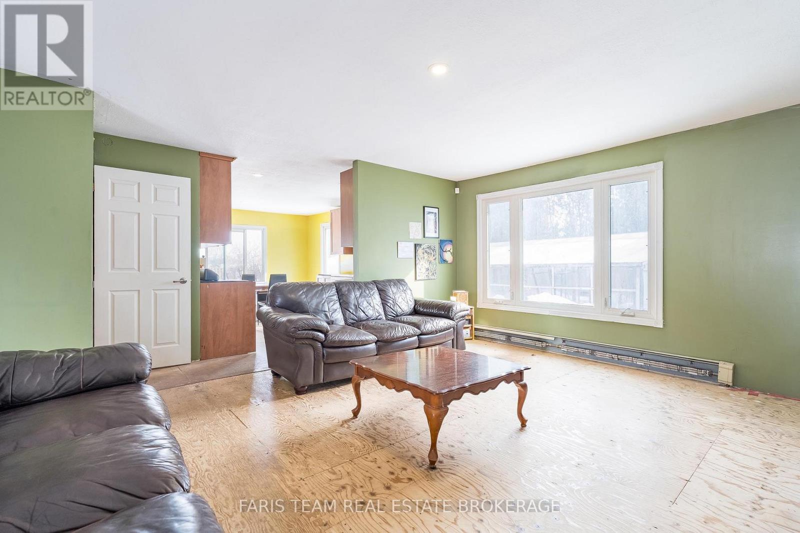 1008 Rainbow Valley Road W, Springwater, Ontario  L0L 2K0 - Photo 7 - S13028720