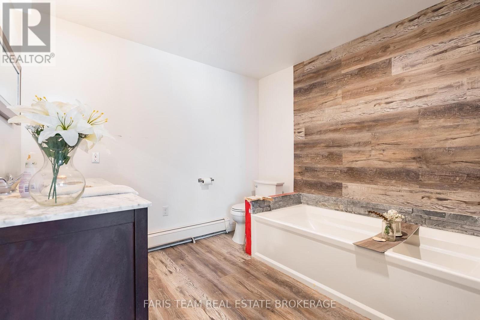 1008 Rainbow Valley Road W, Springwater, Ontario  L0L 2K0 - Photo 9 - S13028720