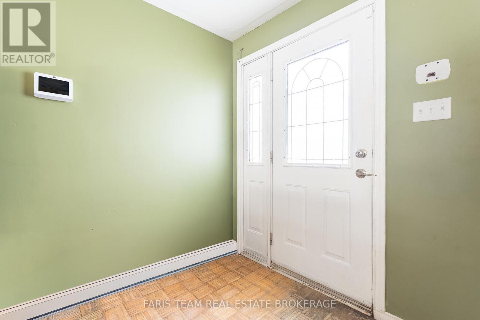 1008 Rainbow Valley Road W, Springwater, Ontario  L0L 2K0 - Photo 4 - S13028726