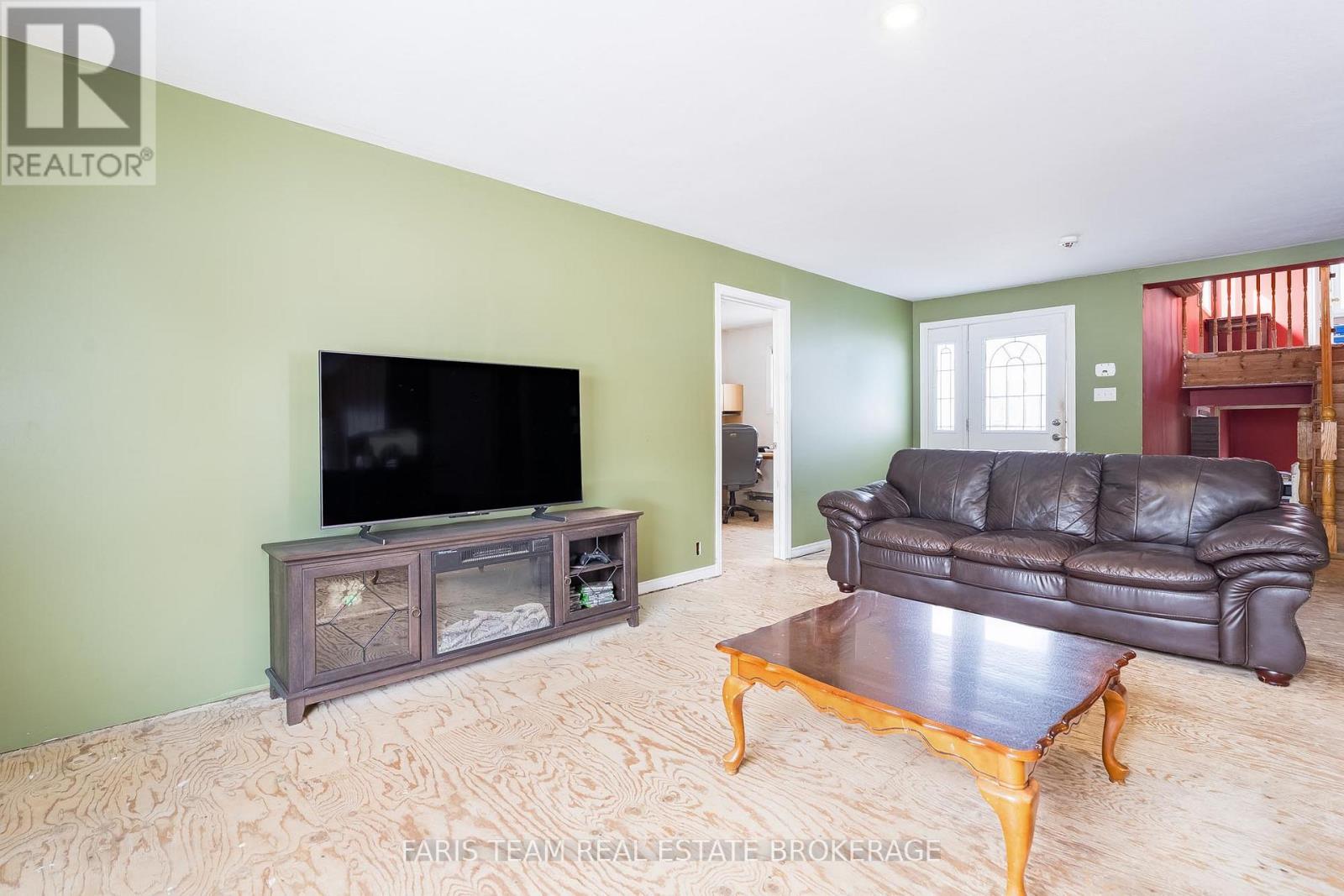 1008 Rainbow Valley Road W, Springwater, Ontario  L0L 2K0 - Photo 8 - S13028726