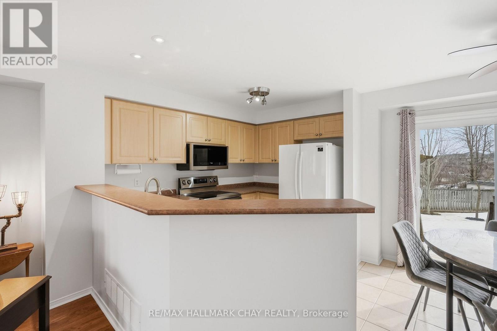 127 Trevino Circle, Barrie, Ontario  L4M 6T8 - Photo 11 - S13028730