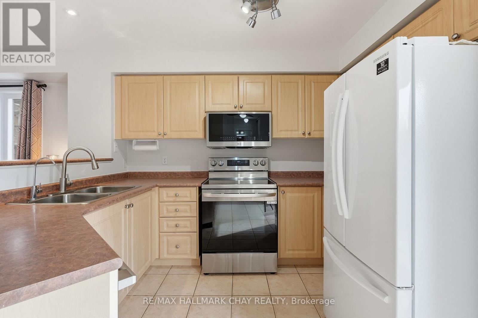 127 Trevino Circle, Barrie, Ontario  L4M 6T8 - Photo 12 - S13028730