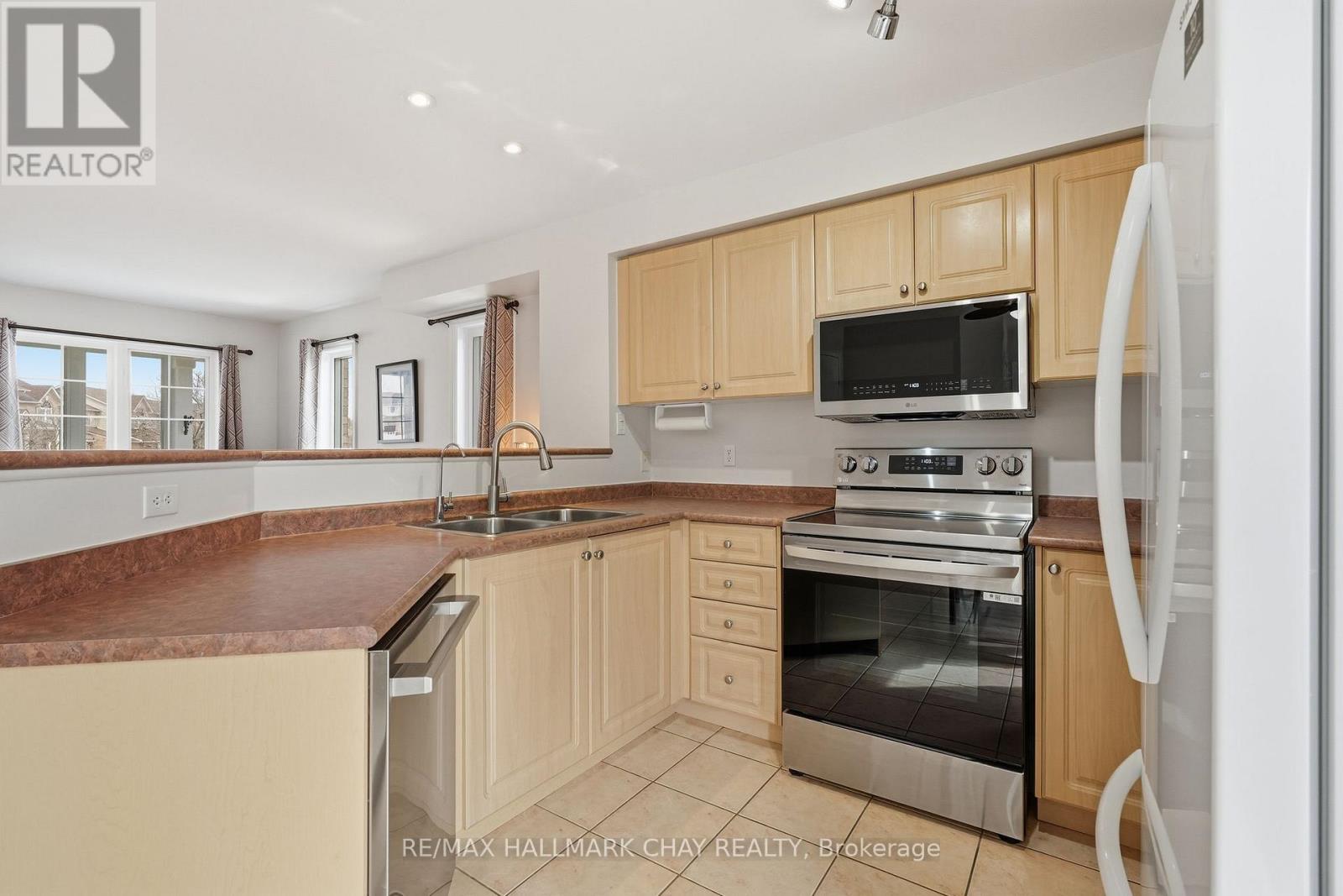 127 Trevino Circle, Barrie, Ontario  L4M 6T8 - Photo 13 - S13028730