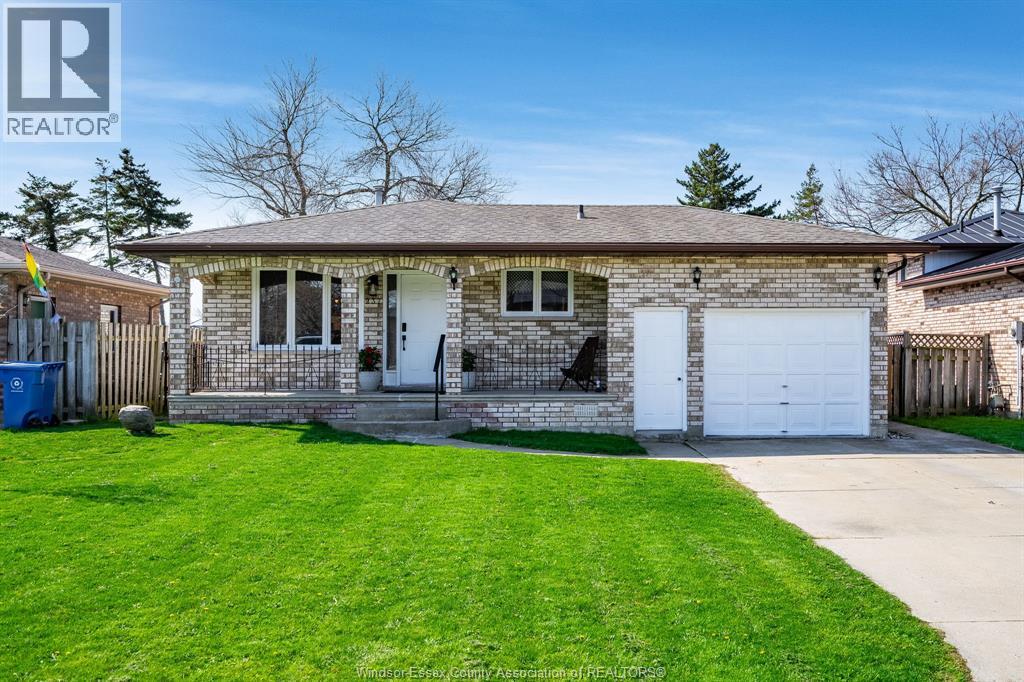 MLS# 26008851: 237 Murray STREET, Kingsville, Canada