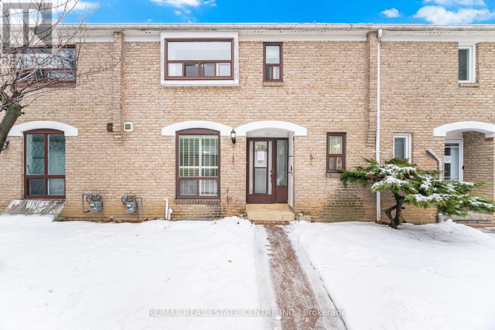 24 - 25 Gosford Boulevard, Toronto, Ontario  M3N 2G7 - Photo 2 - W13028816