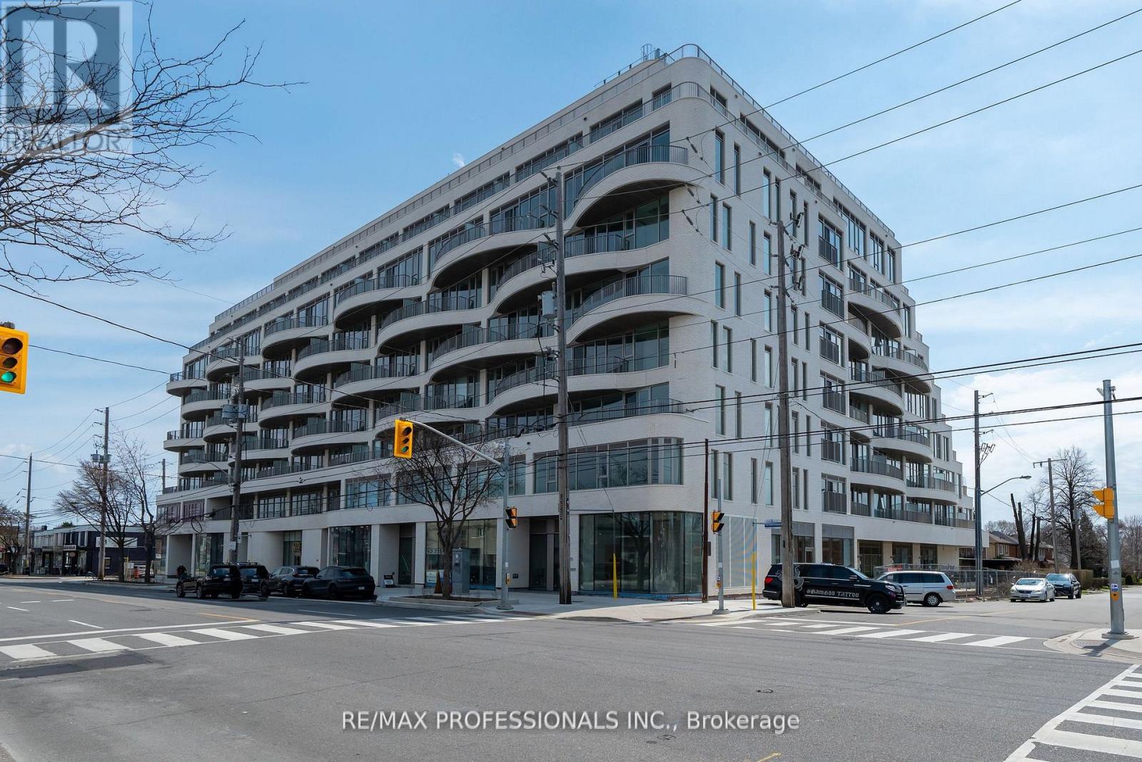 303 - 689 THE QUEENSWAY, Toronto, Ontario