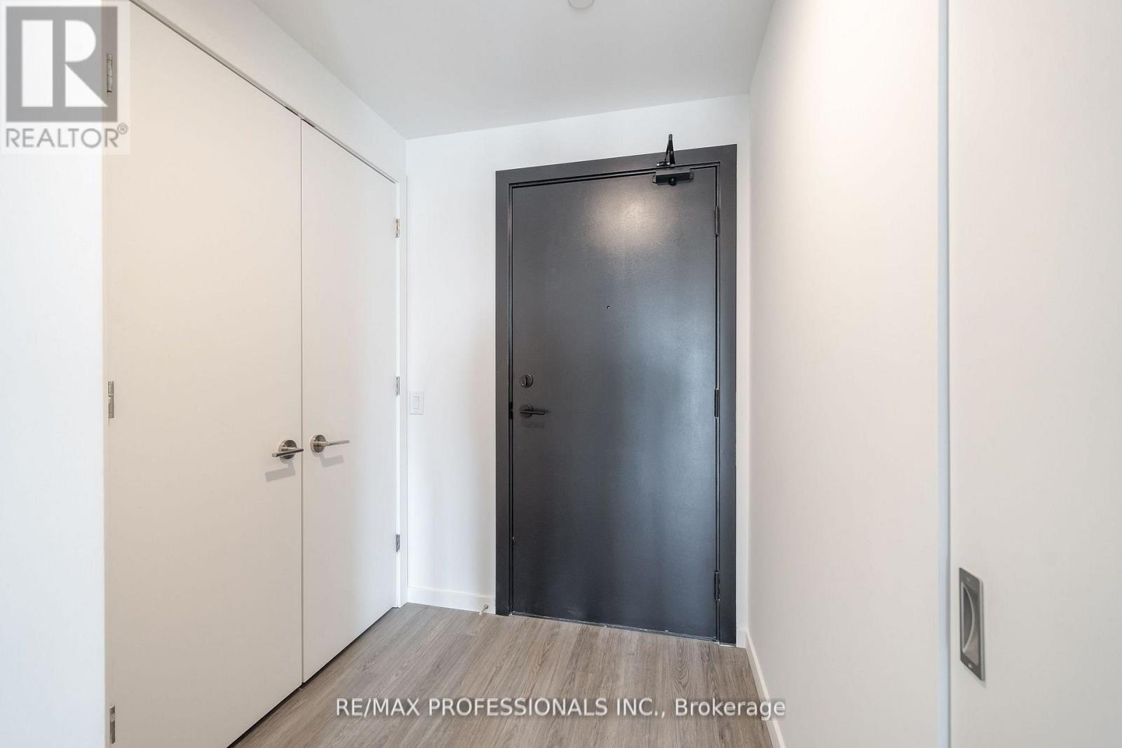 303 - 689 The Queensway, Toronto, Ontario  M8Y 1L1 - Photo 6 - W13028820