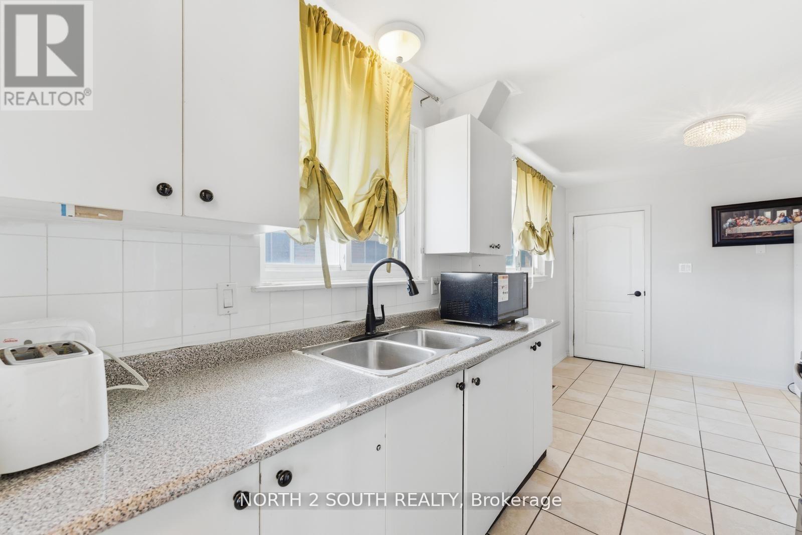 7739 Priory Crescent, Mississauga, Ontario  L4T 3H6 - Photo 10 - W13028838