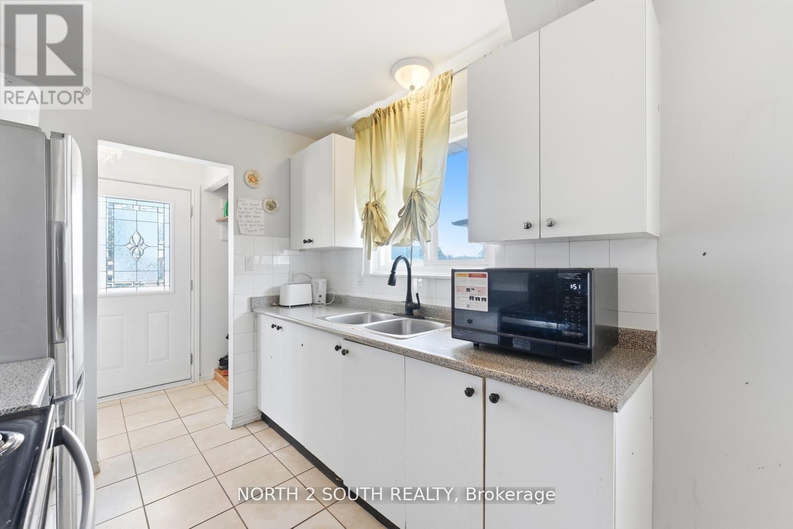 7739 Priory Crescent, Mississauga, Ontario  L4T 3H6 - Photo 12 - W13028838