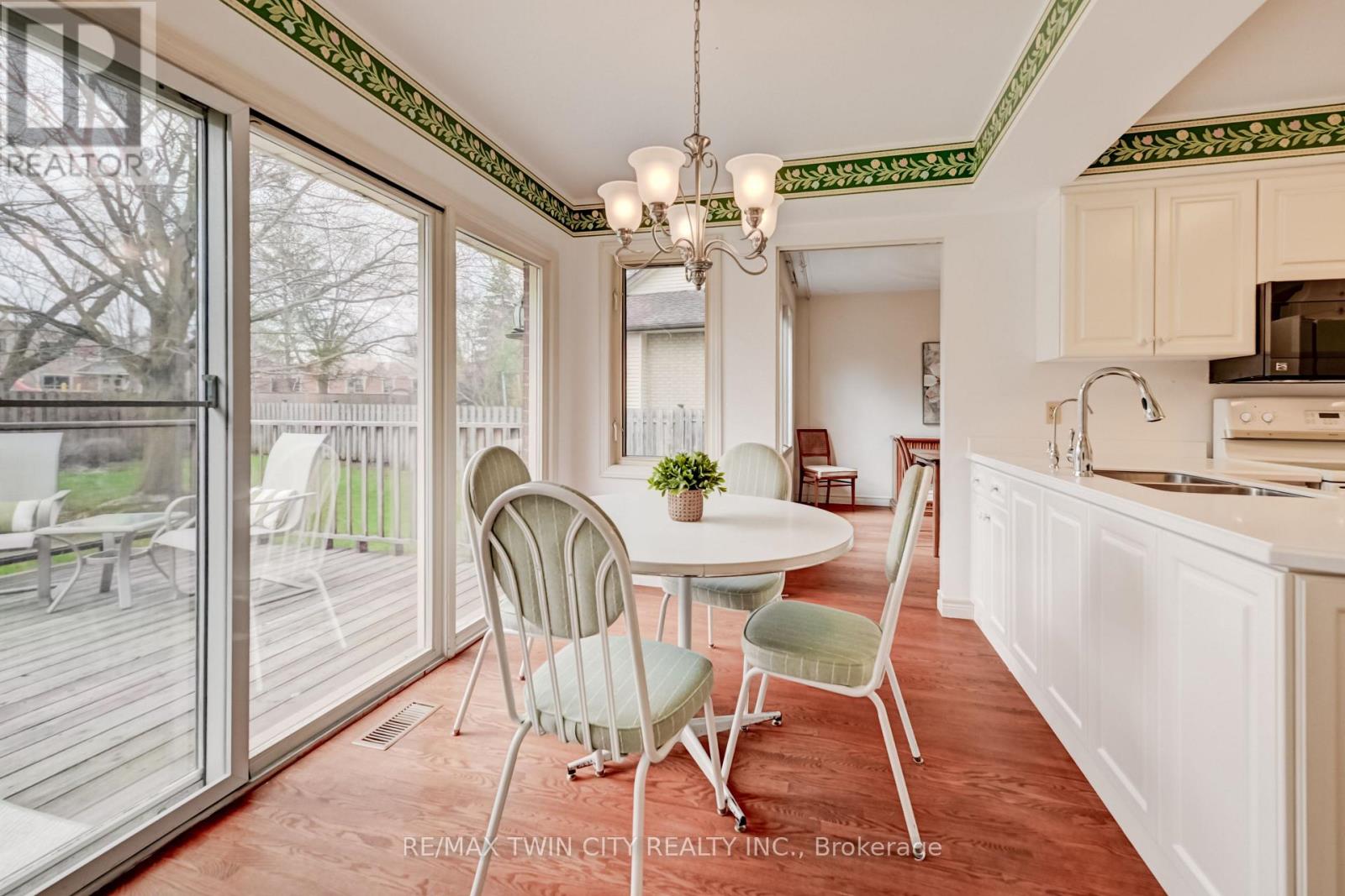 285 Magnolia Place, Waterloo, Ontario  N2V 2A3 - Photo 12 - X13028718