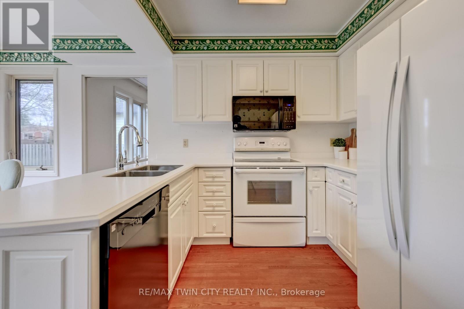 285 Magnolia Place, Waterloo, Ontario  N2V 2A3 - Photo 14 - X13028718