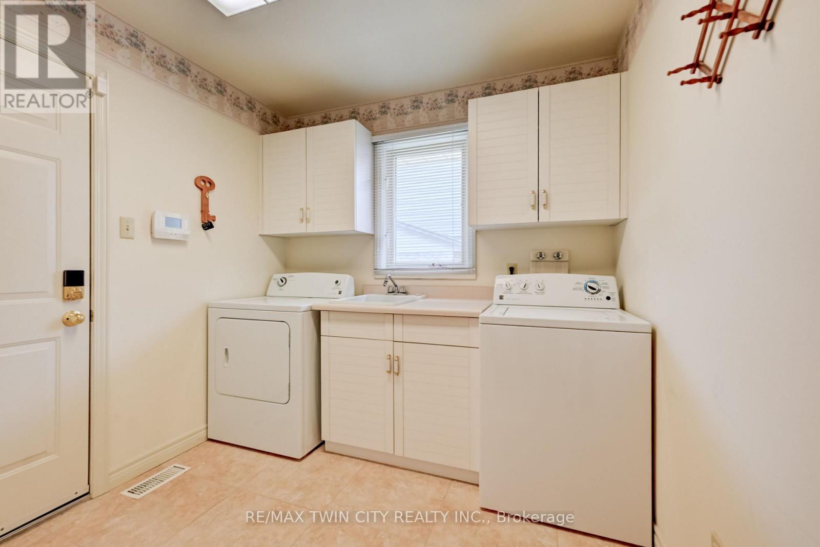 285 Magnolia Place, Waterloo, Ontario  N2V 2A3 - Photo 20 - X13028718